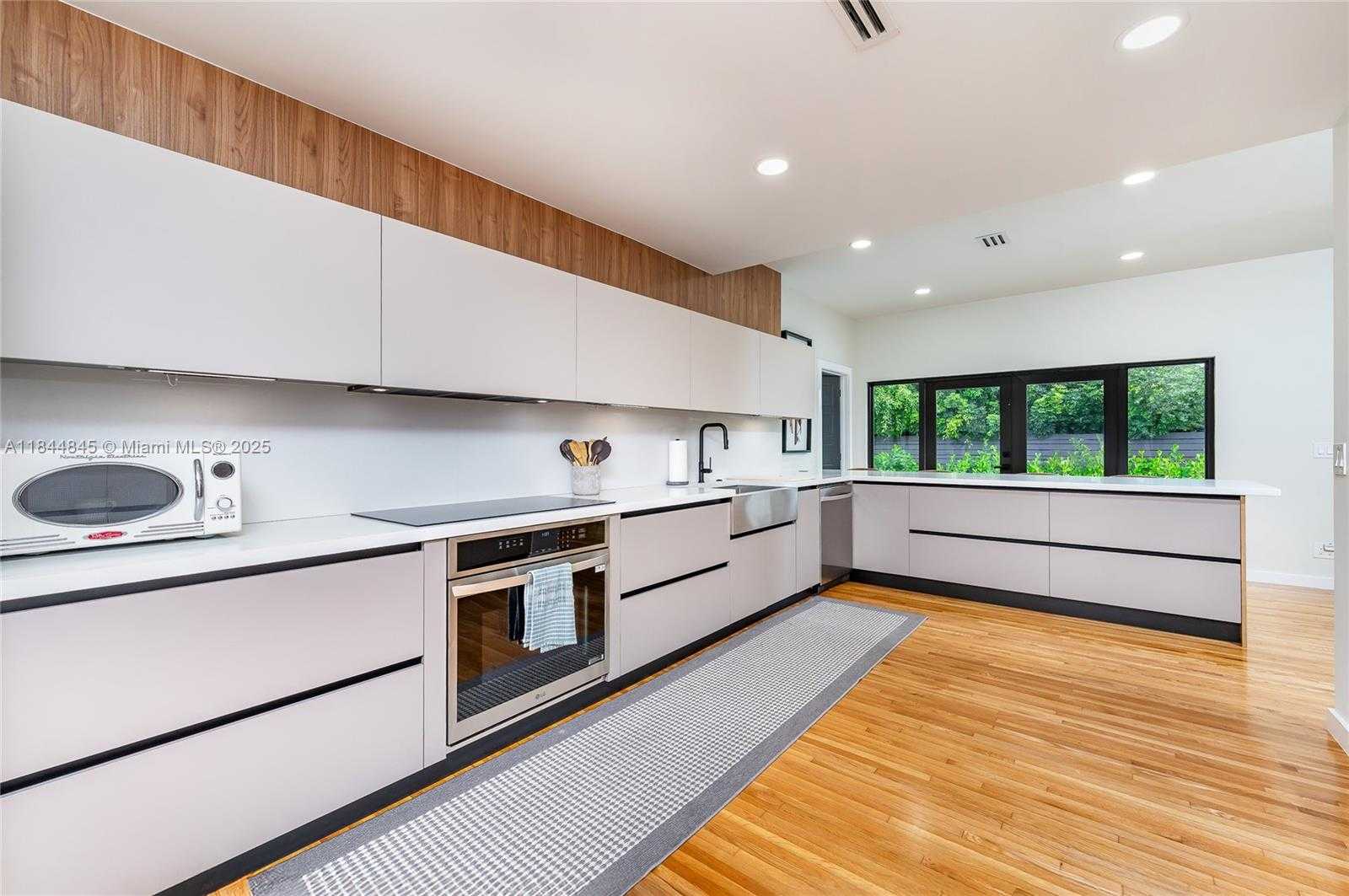 Small Image of 117 SOUTH ROYAL POINCIANA BLVD, Miami Springs Number 7