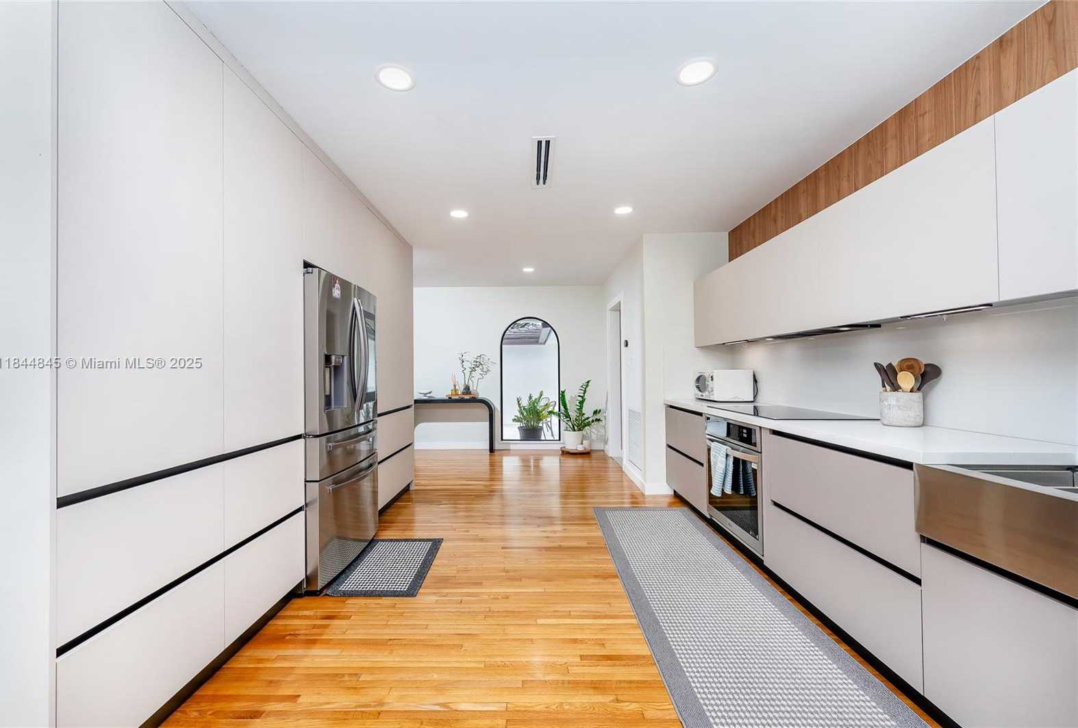 Small Image of 117 SOUTH ROYAL POINCIANA BLVD, Miami Springs Number 8