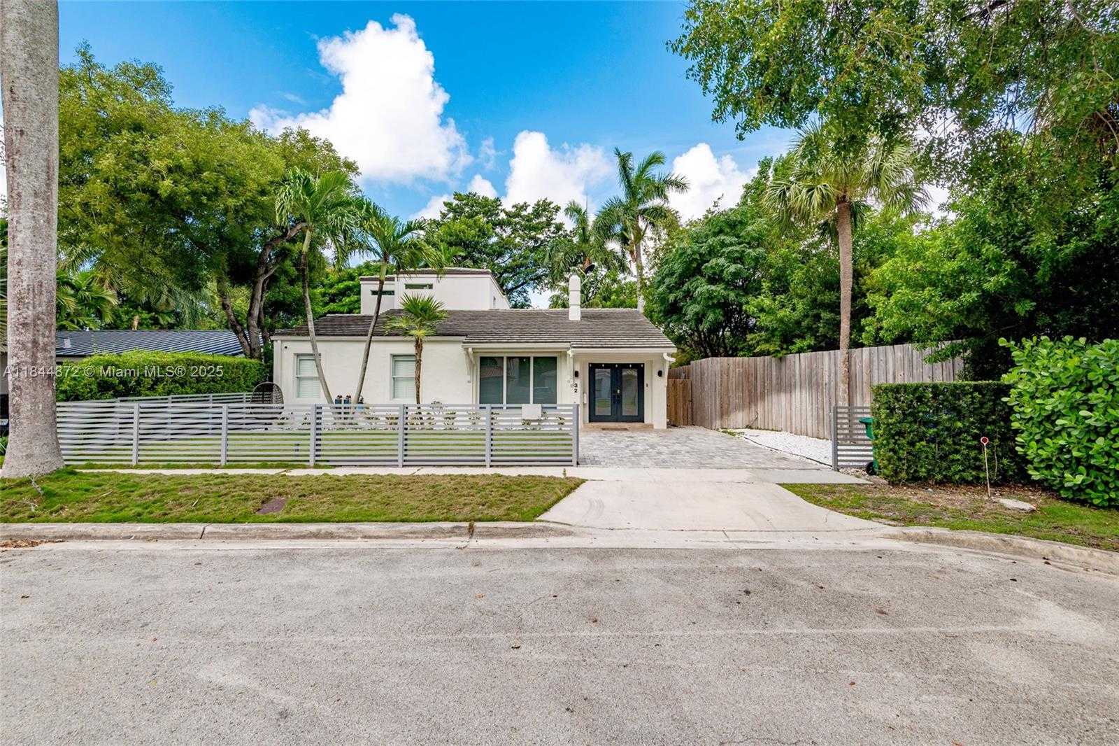 Small Image of 32 SOUTH WEST 23RD RD, Miami Number 2