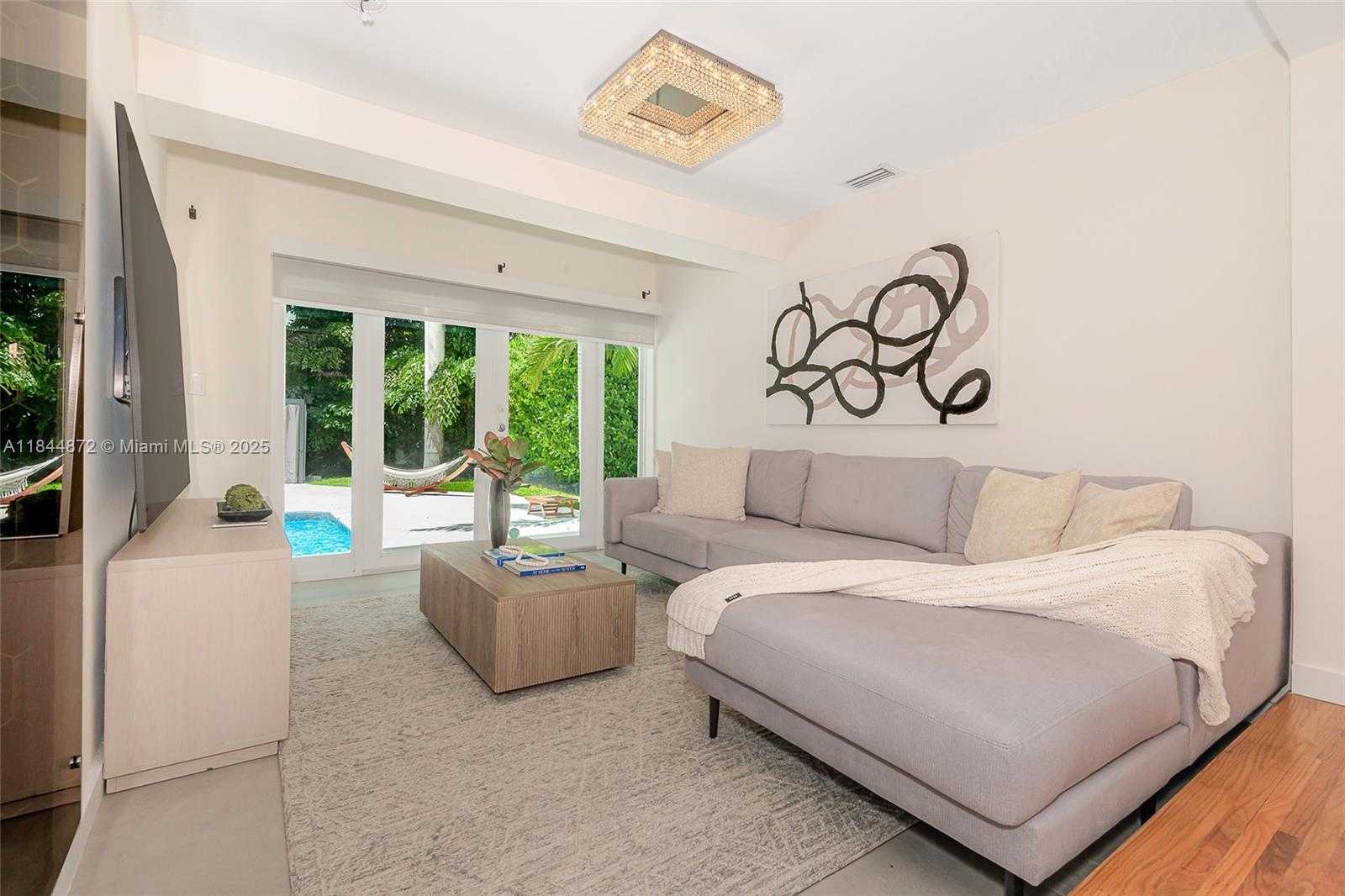 Small Image of 32 SOUTH WEST 23RD RD, Miami Number 20