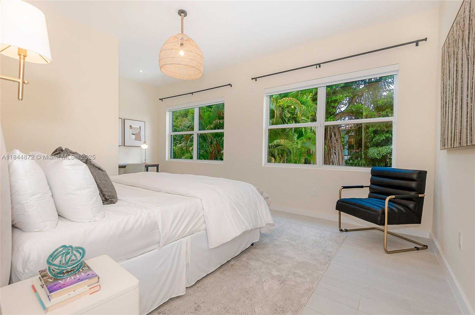 Small Image of 32 SOUTH WEST 23RD RD, Miami Number 27