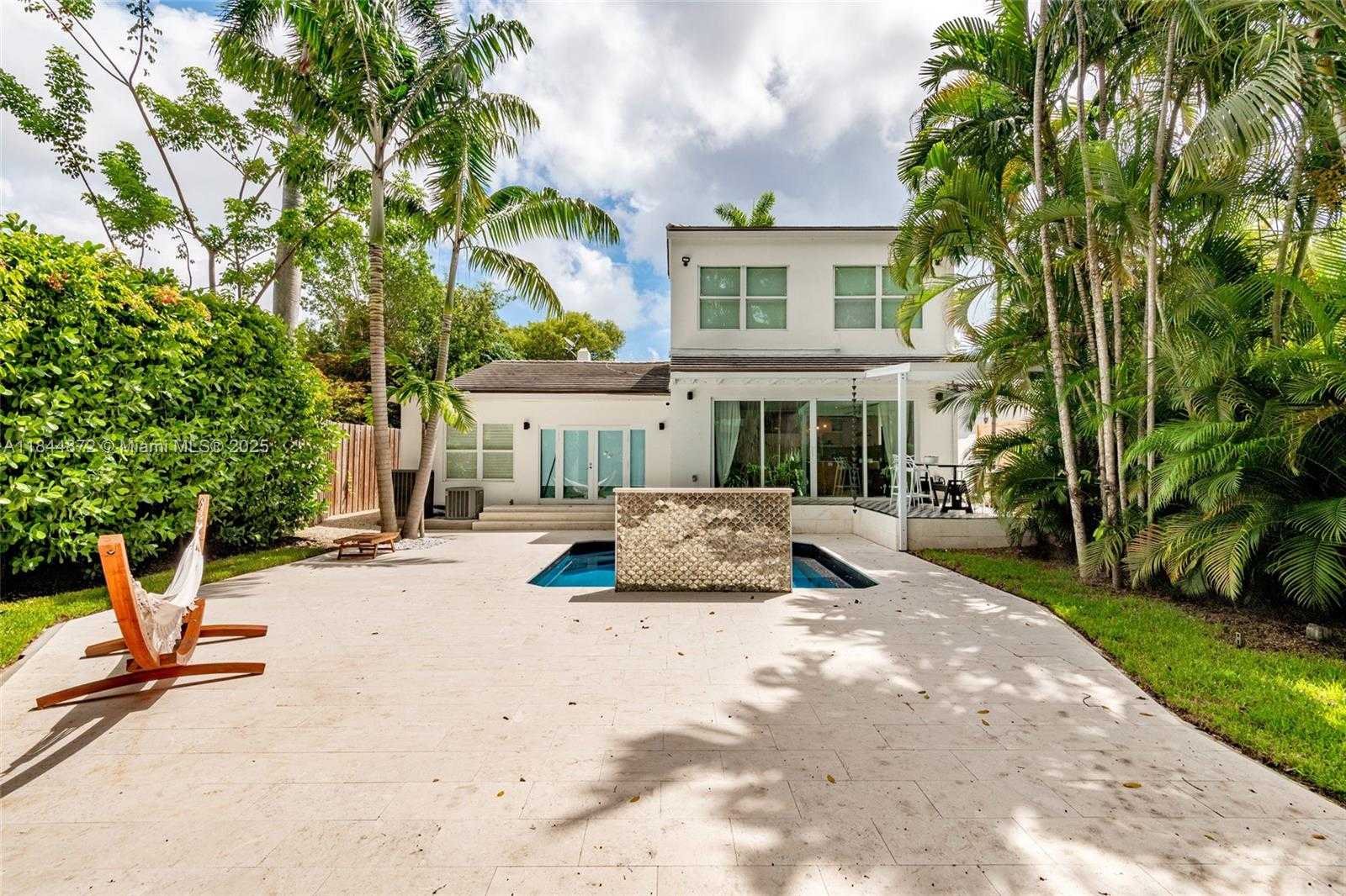 Small Image of 32 SOUTH WEST 23RD RD, Miami Number 32