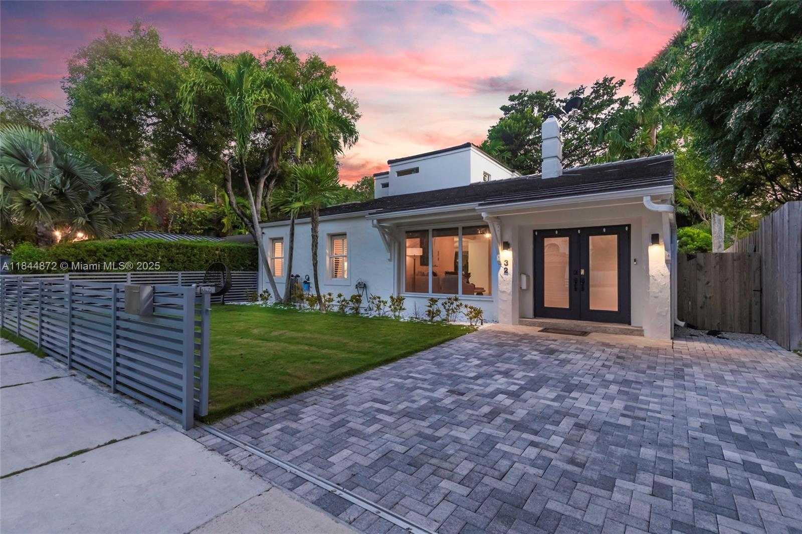 Small Image of 32 SOUTH WEST 23RD RD, Miami Number 33