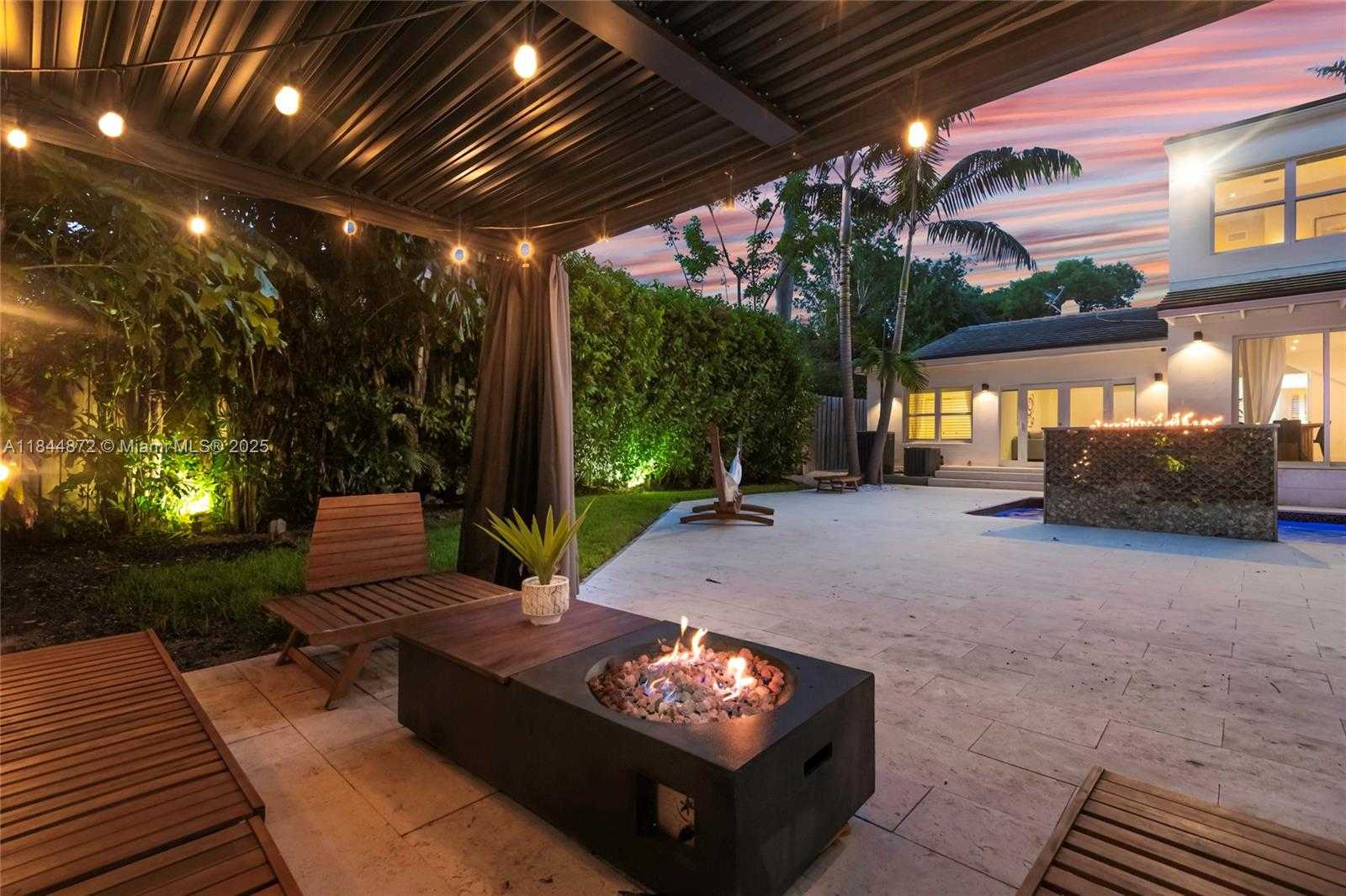 Small Image of 32 SOUTH WEST 23RD RD, Miami Number 34