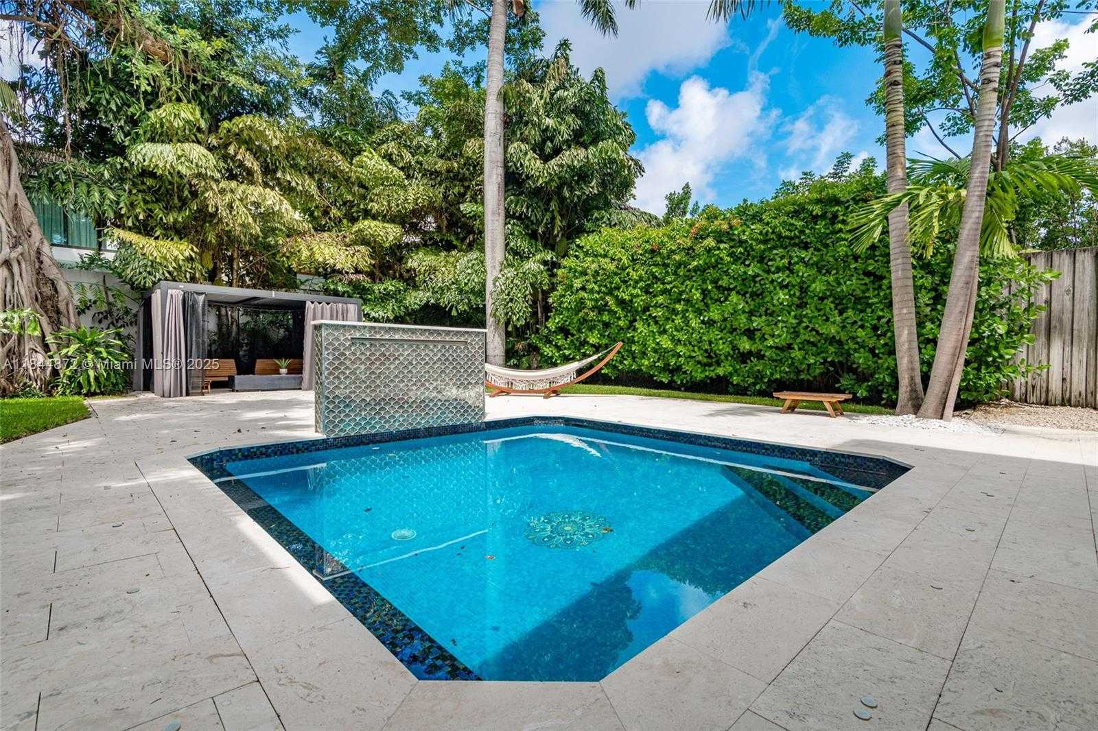 Small Image of 32 SOUTH WEST 23RD RD, Miami Number 36