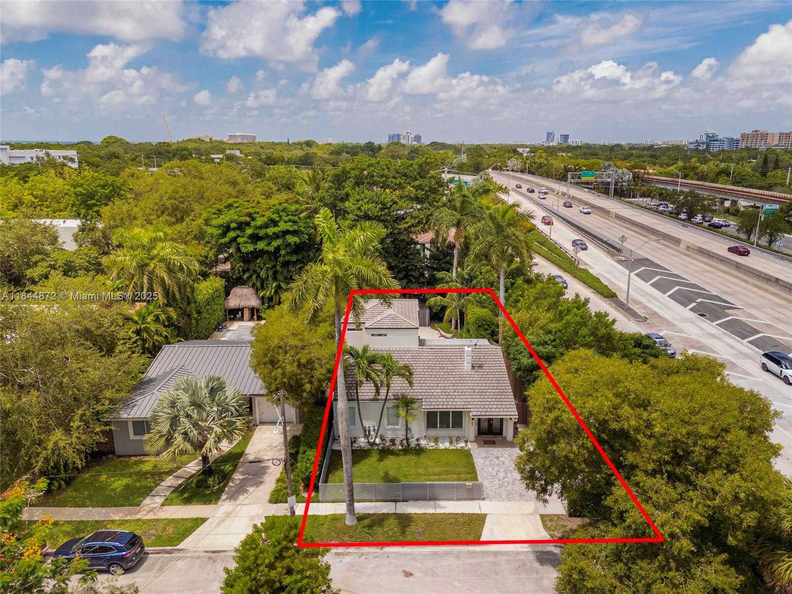Small Image of 32 SOUTH WEST 23RD RD, Miami Number 39
