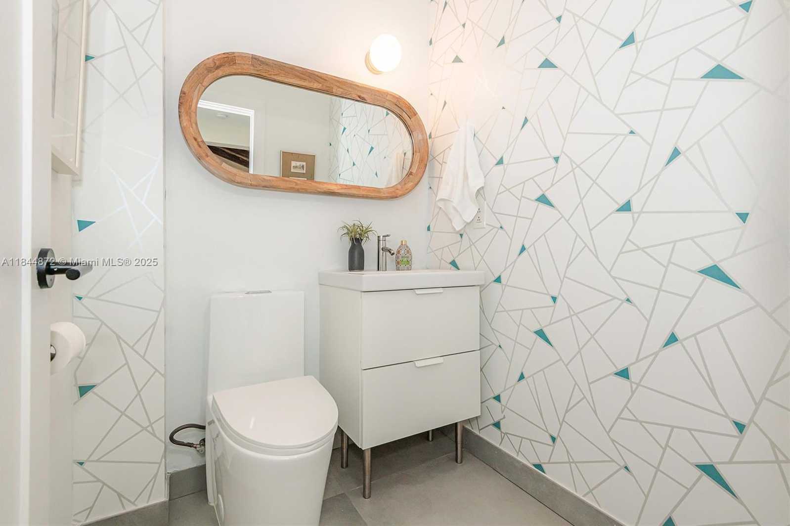 Small Image of 32 SOUTH WEST 23RD RD, Miami Number 9