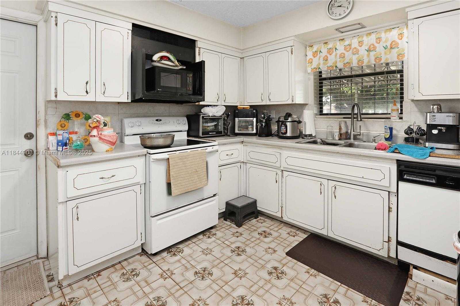 Small Image of 192 WEST 33RD ST, Hialeah Number 19