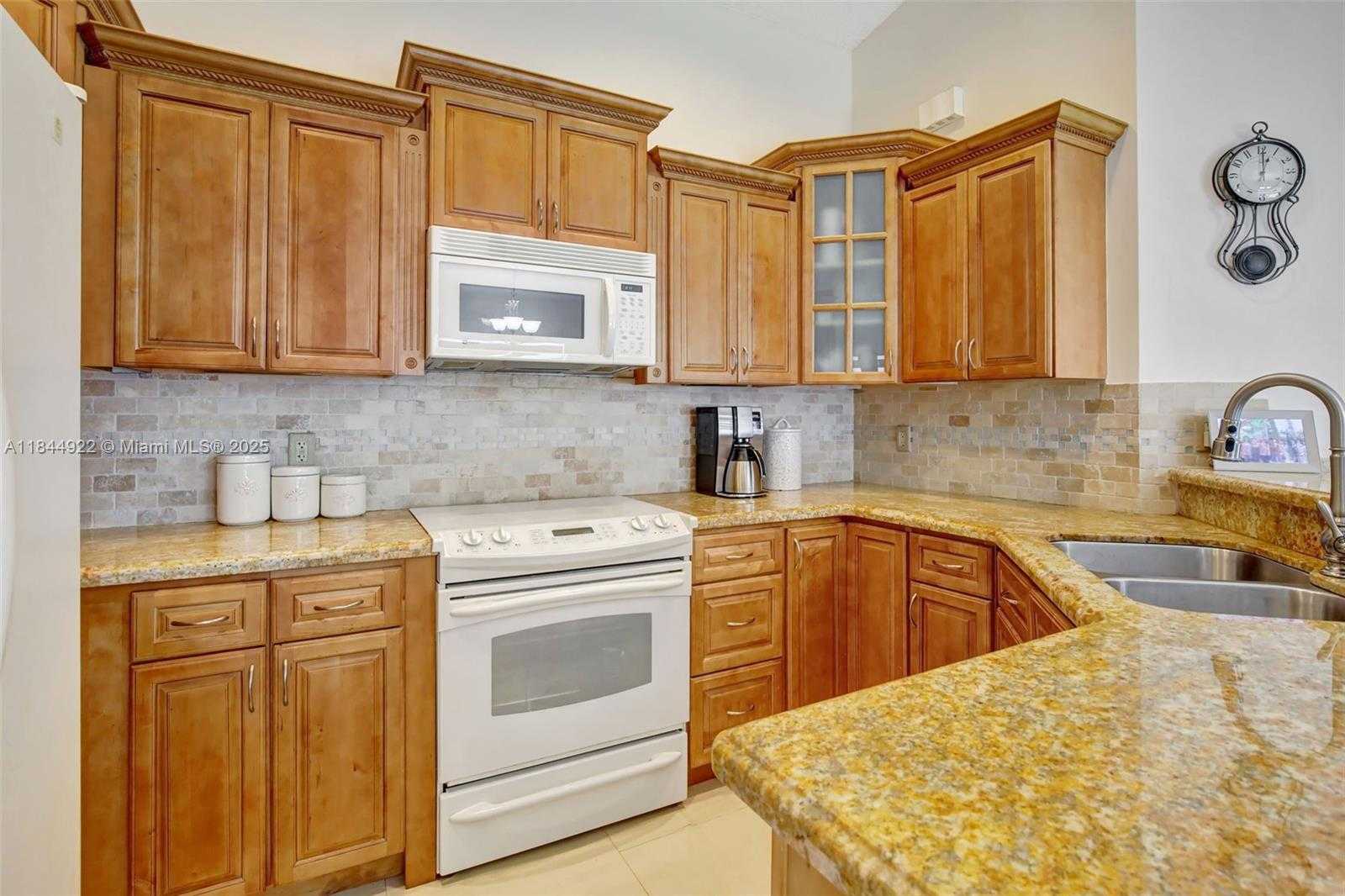 Small Image of 1525 ESTANCIA CIR, Weston Number 10