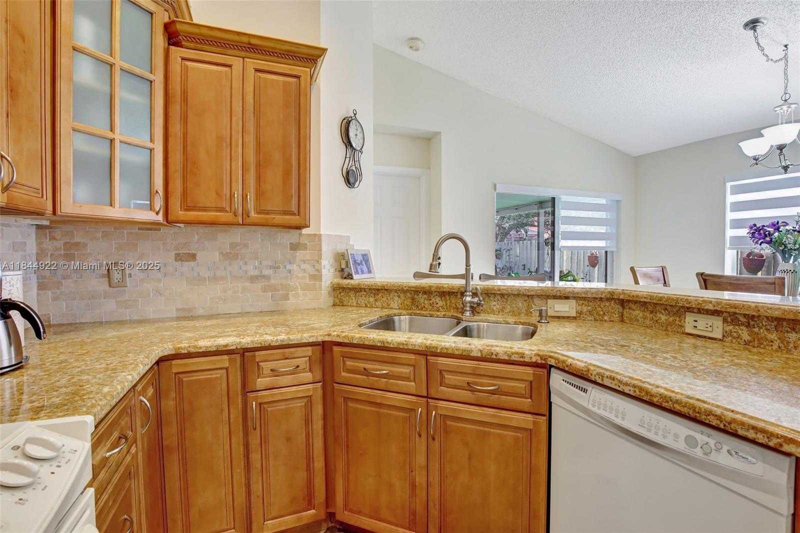 Small Image of 1525 ESTANCIA CIR, Weston Number 11