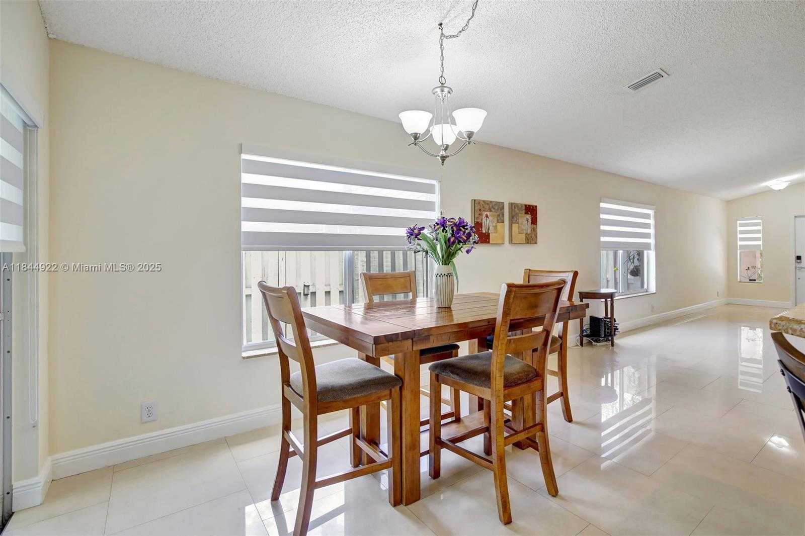 Small Image of 1525 ESTANCIA CIR, Weston Number 12