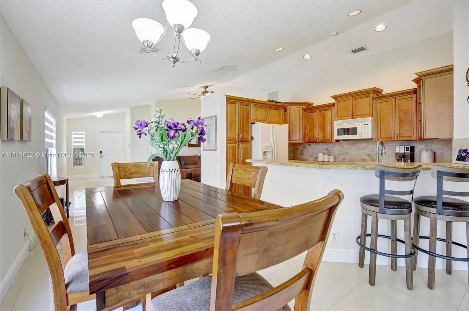 Small Image of 1525 ESTANCIA CIR, Weston Number 13