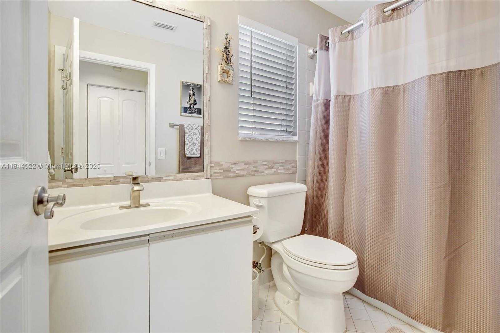 Small Image of 1525 ESTANCIA CIR, Weston Number 14
