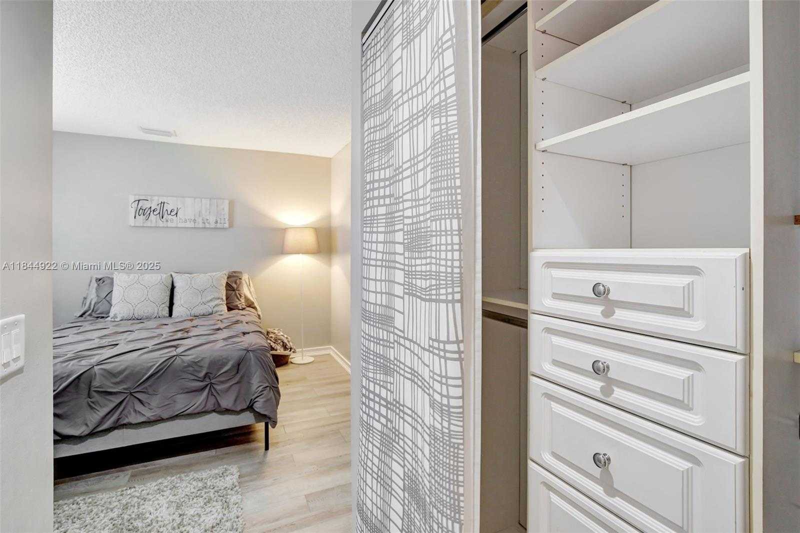 Small Image of 1525 ESTANCIA CIR, Weston Number 17