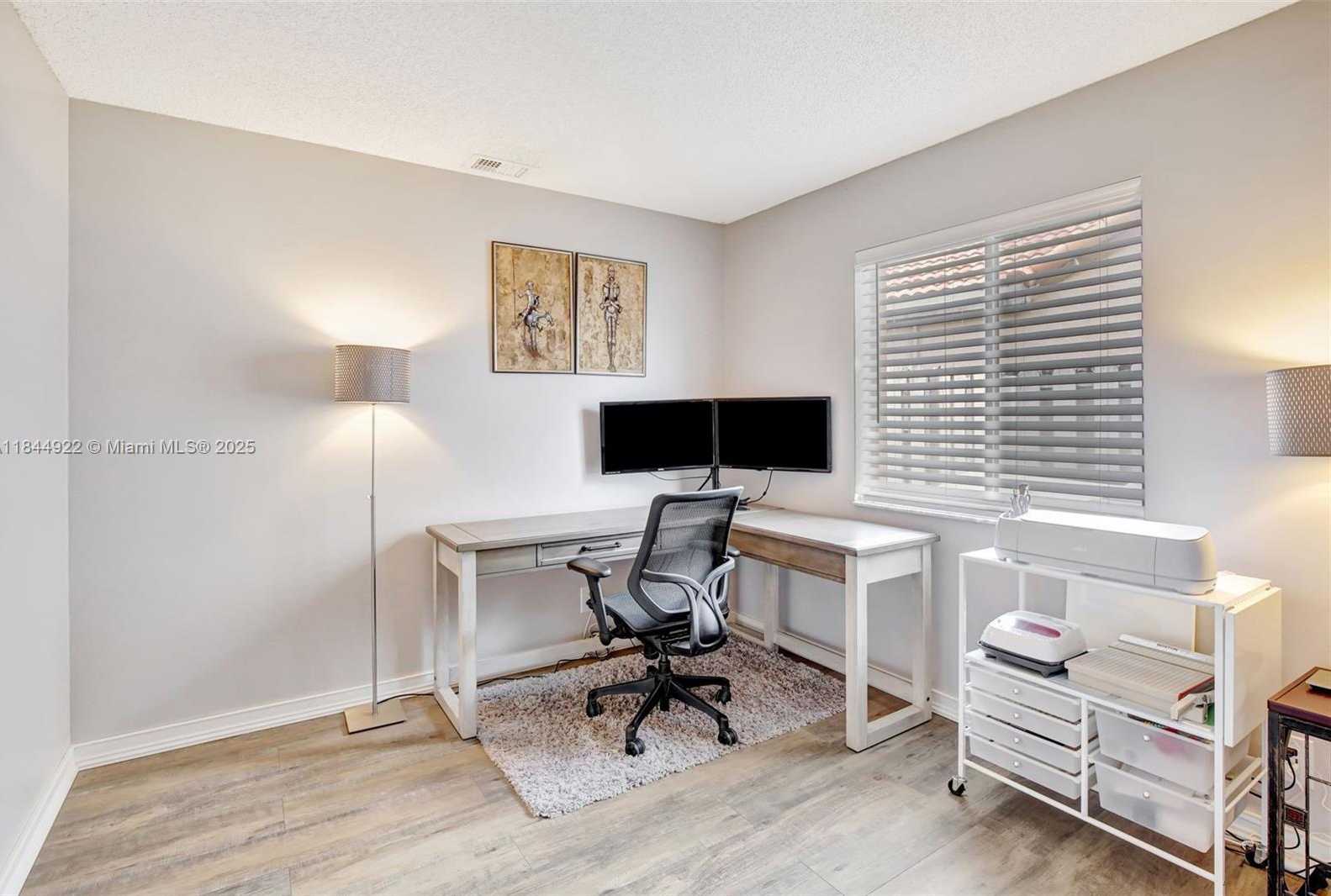 Small Image of 1525 ESTANCIA CIR, Weston Number 18