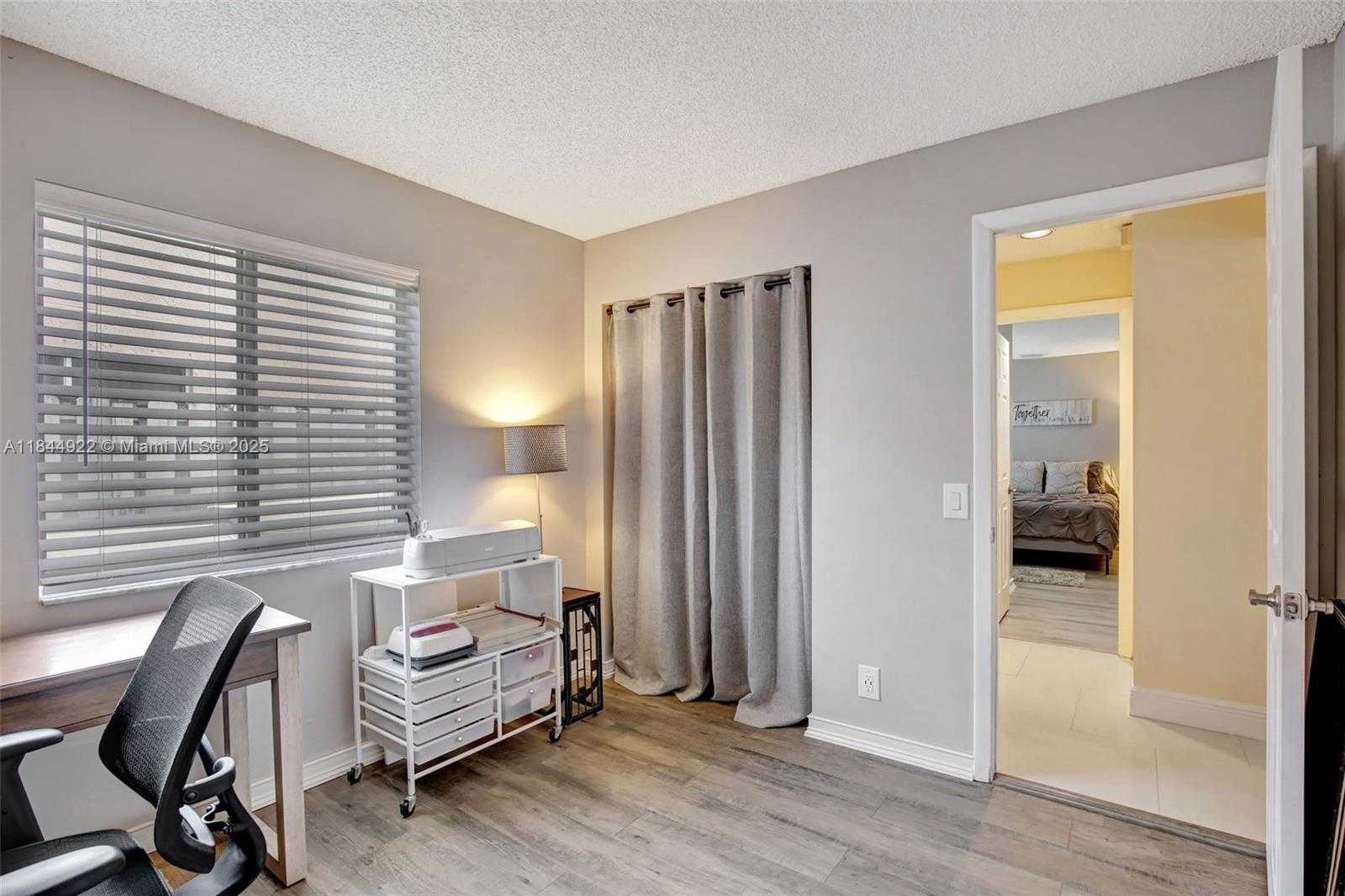 Small Image of 1525 ESTANCIA CIR, Weston Number 19