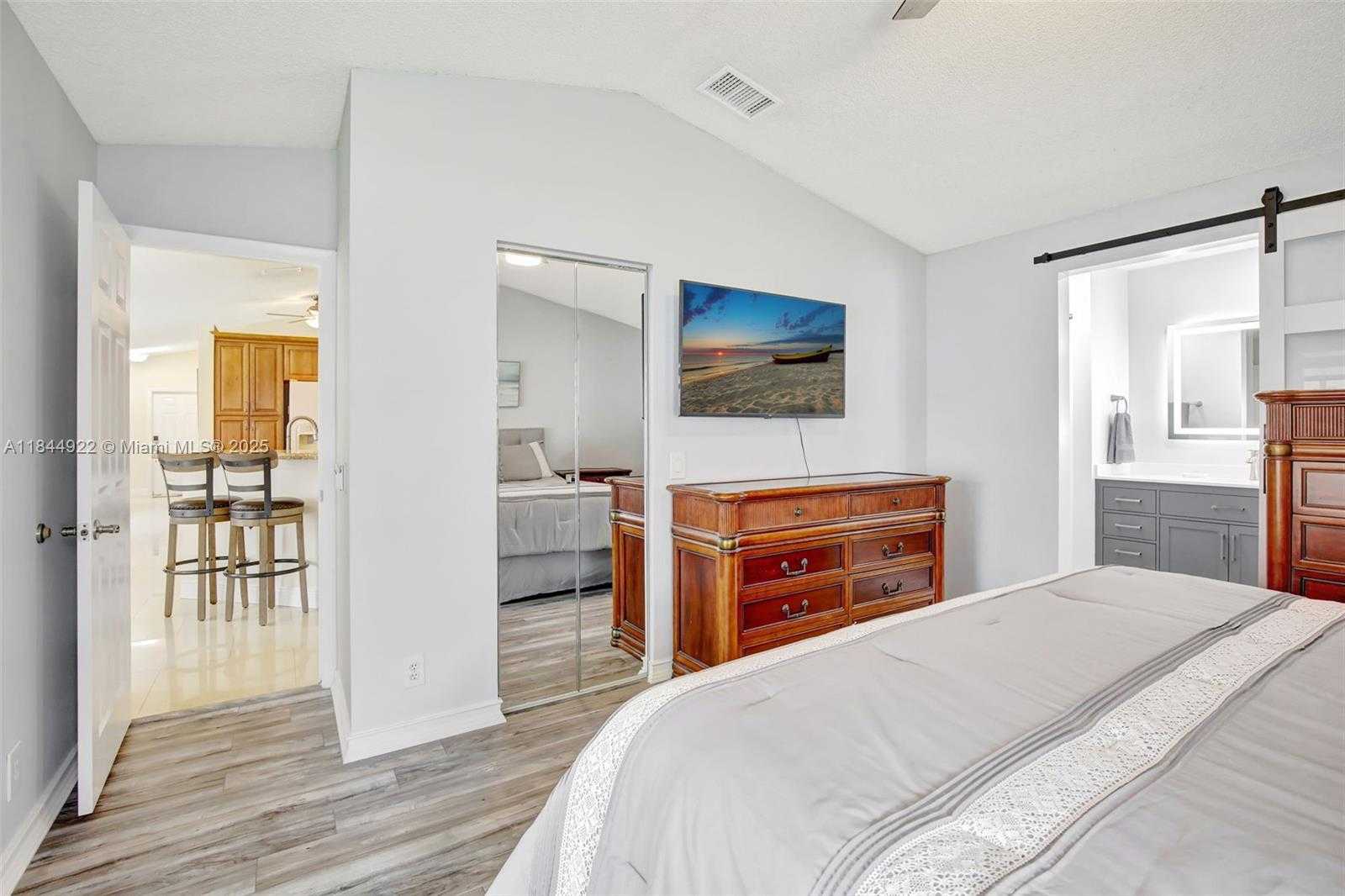 Small Image of 1525 ESTANCIA CIR, Weston Number 20