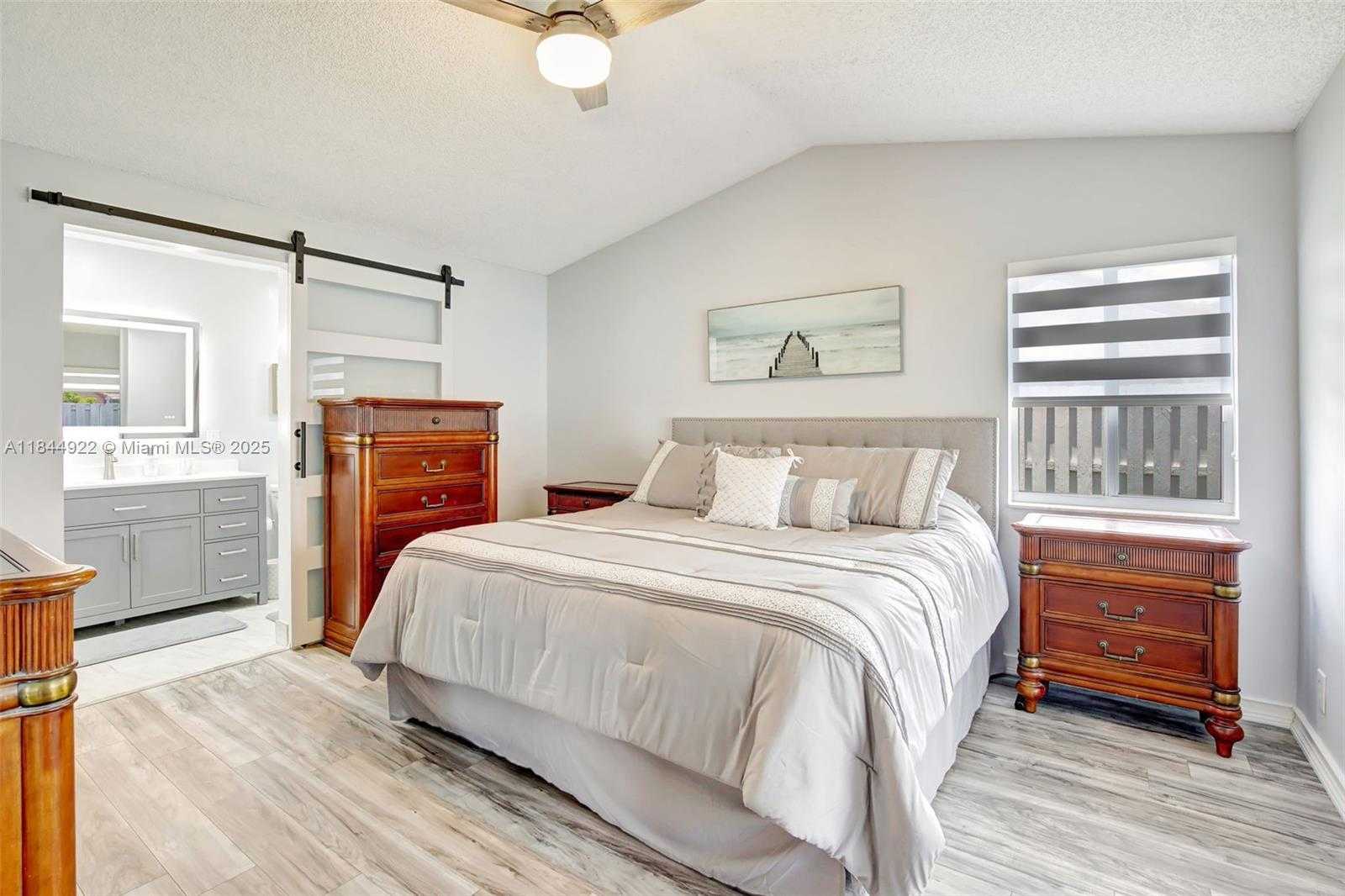 Small Image of 1525 ESTANCIA CIR, Weston Number 21
