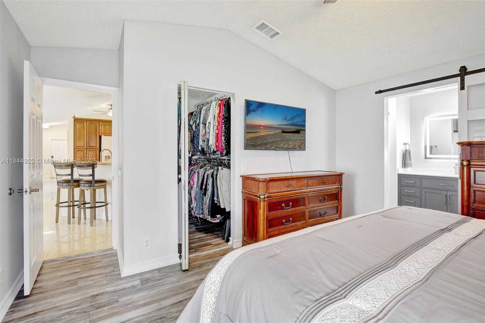 Small Image of 1525 ESTANCIA CIR, Weston Number 23