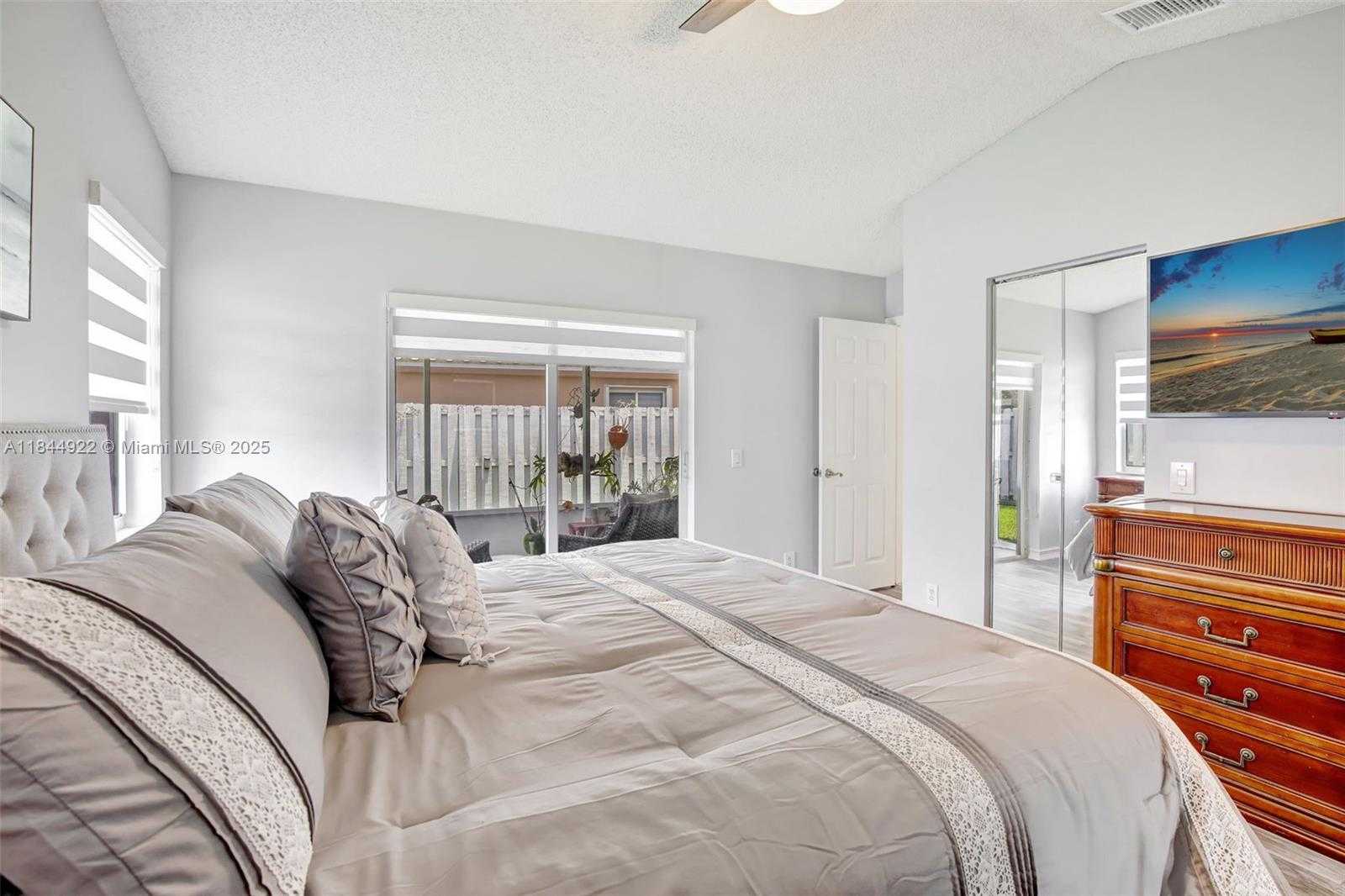 Small Image of 1525 ESTANCIA CIR, Weston Number 26