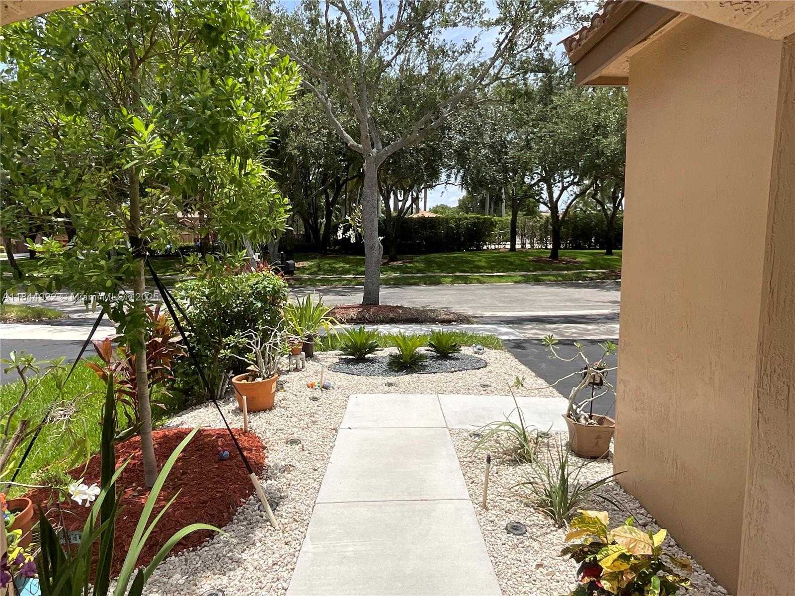 Small Image of 1525 ESTANCIA CIR, Weston Number 3