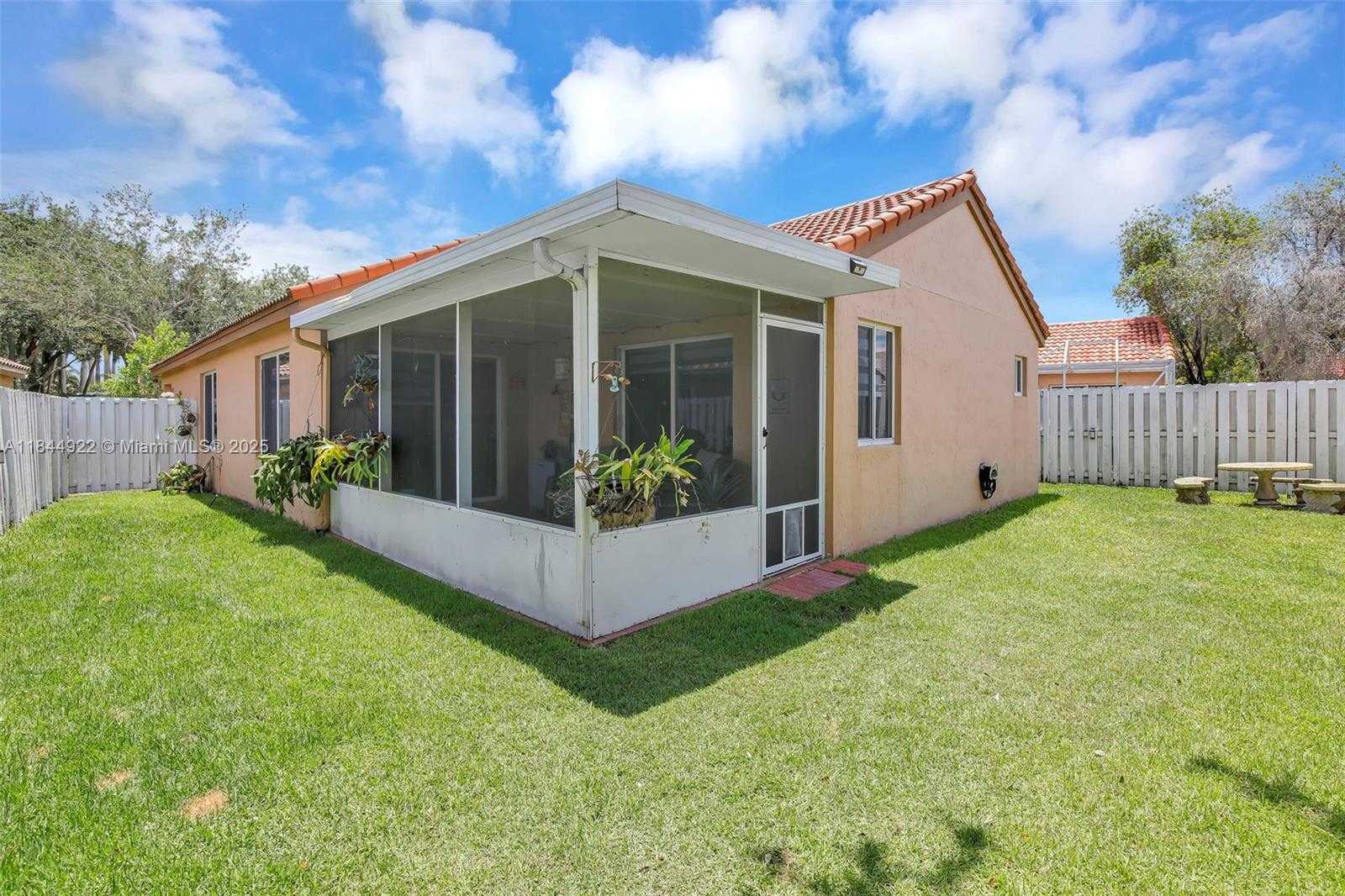 Small Image of 1525 ESTANCIA CIR, Weston Number 33