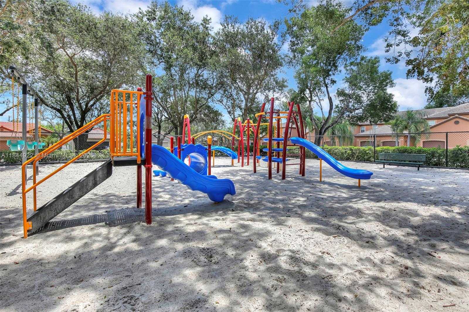 Small Image of 1525 ESTANCIA CIR, Weston Number 35