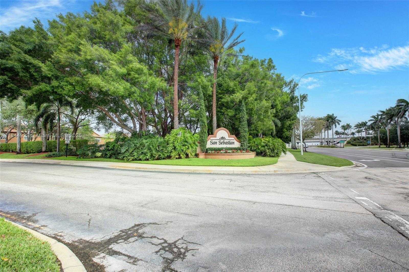 Small Image of 1525 ESTANCIA CIR, Weston Number 39