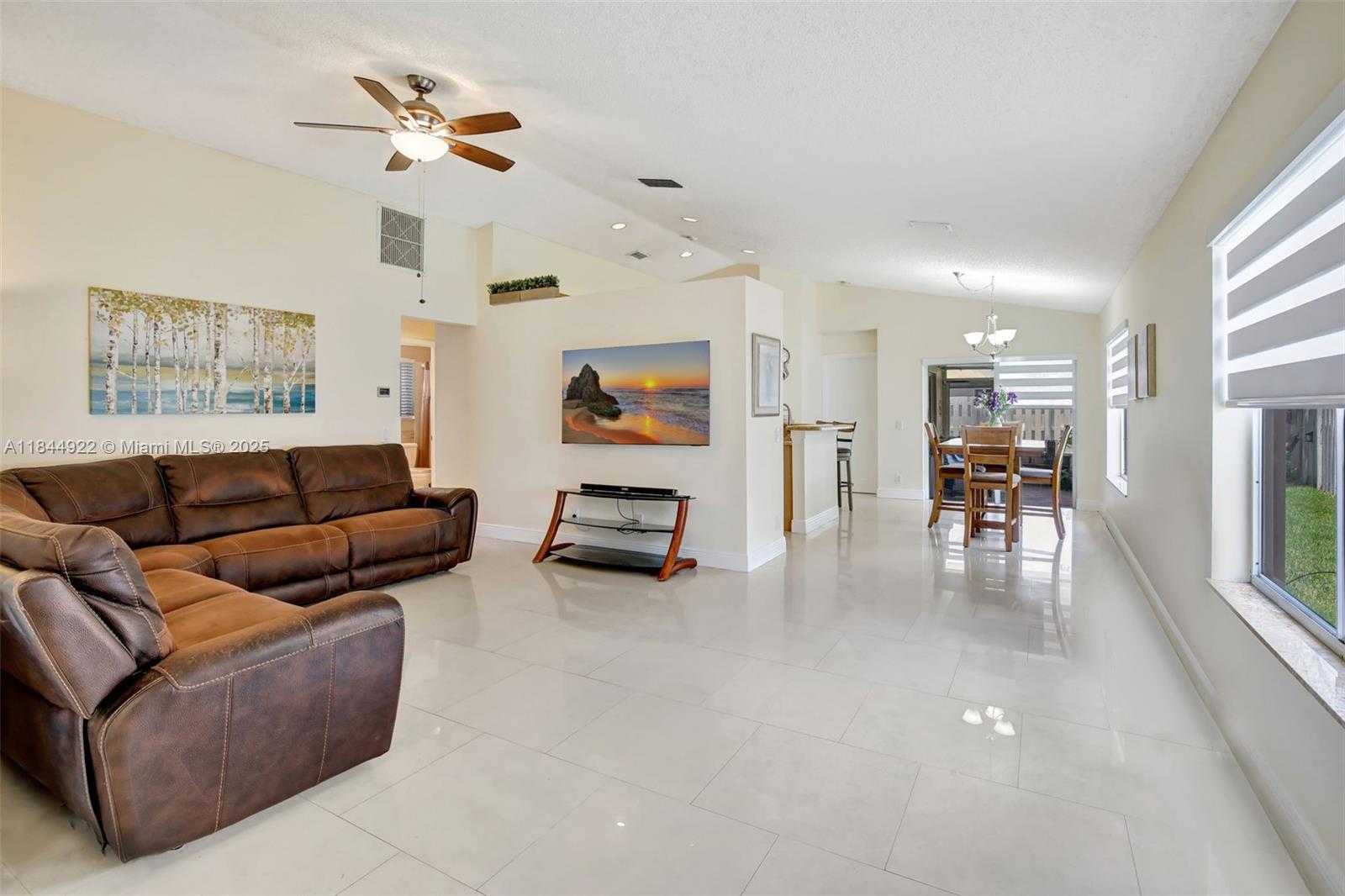 Small Image of 1525 ESTANCIA CIR, Weston Number 6