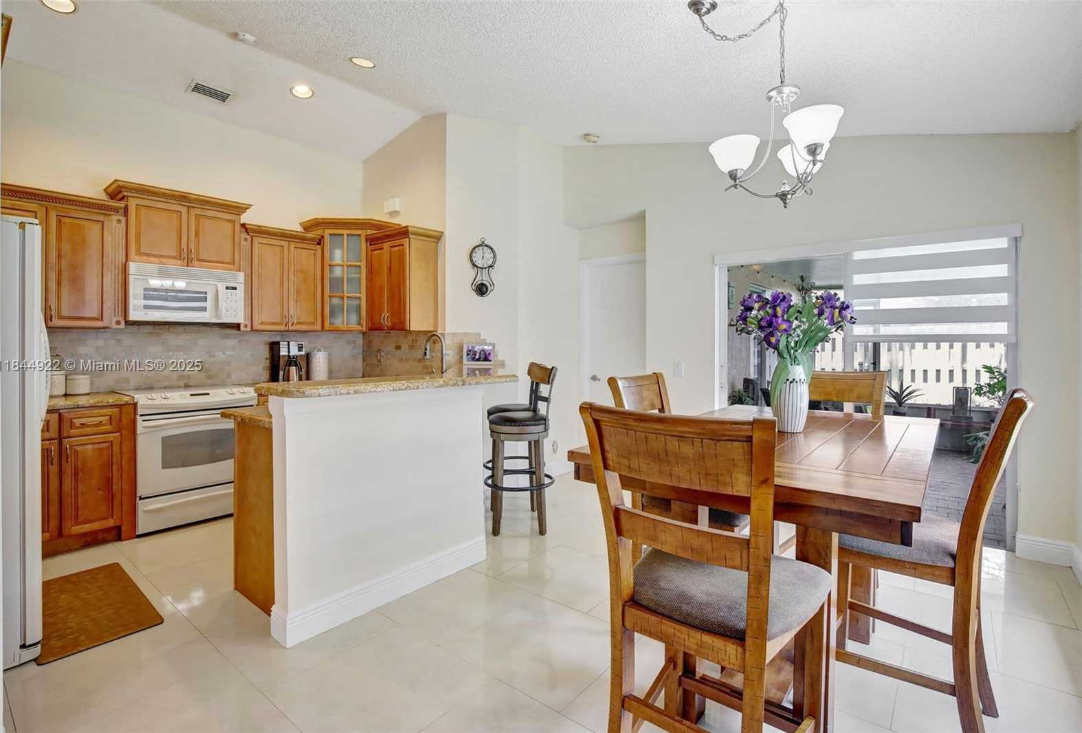 Small Image of 1525 ESTANCIA CIR, Weston Number 9