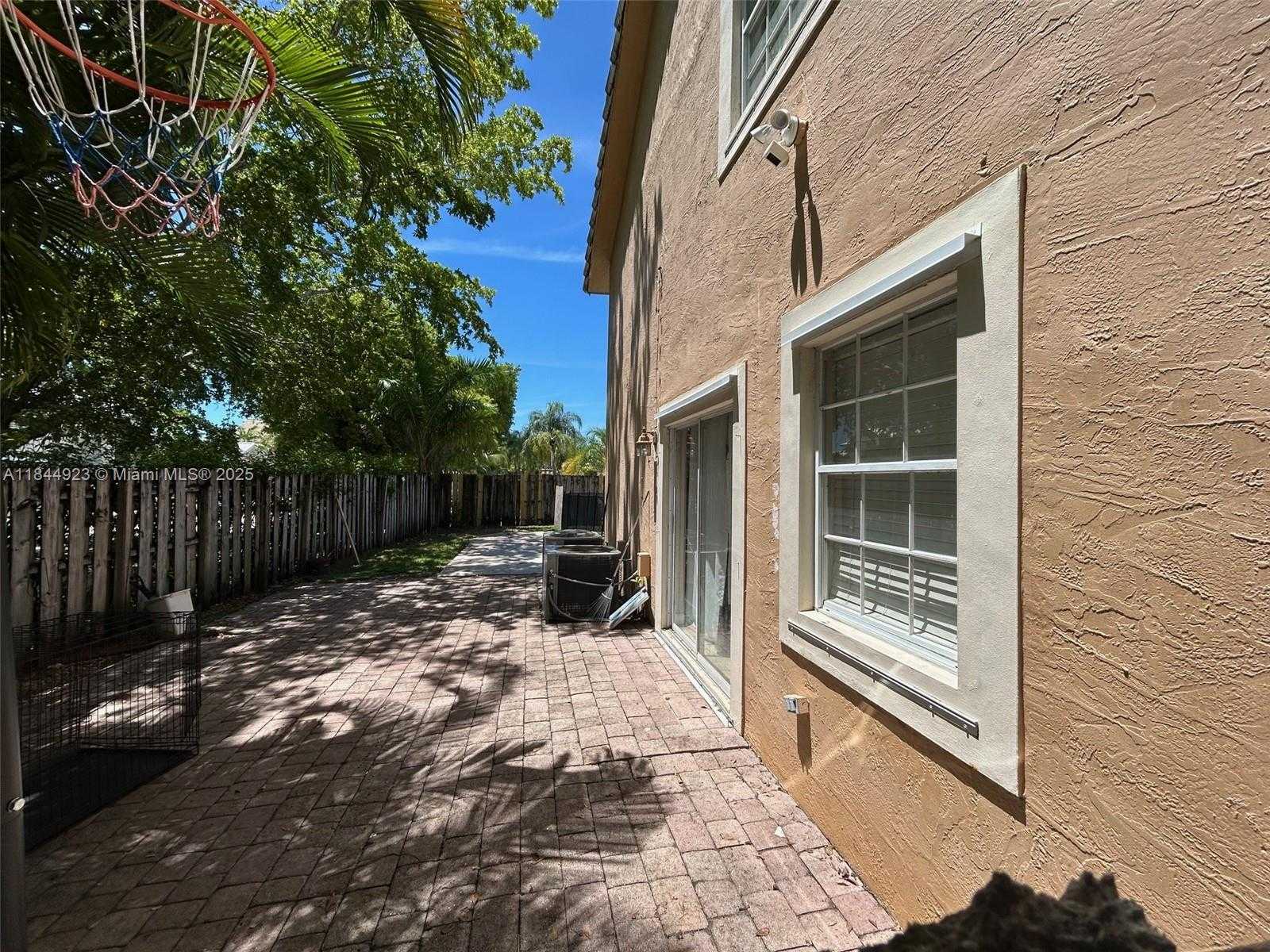 Small Image of 9410 SOUTH WEST 212TH TER, Cutler Bay Number 23
