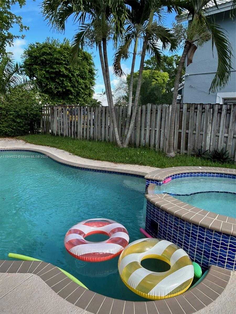 Small Image of 9410 SOUTH WEST 212TH TER, Cutler Bay Number 4
