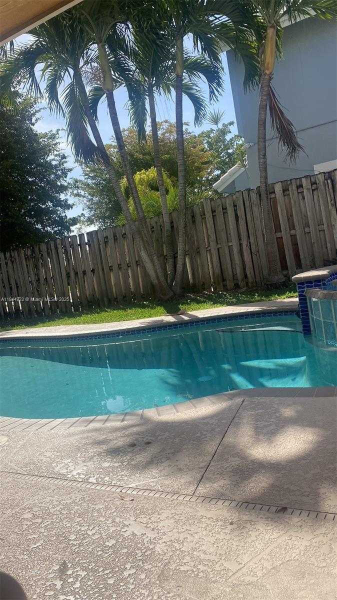 Small Image of 9410 SOUTH WEST 212TH TER, Cutler Bay Number 6