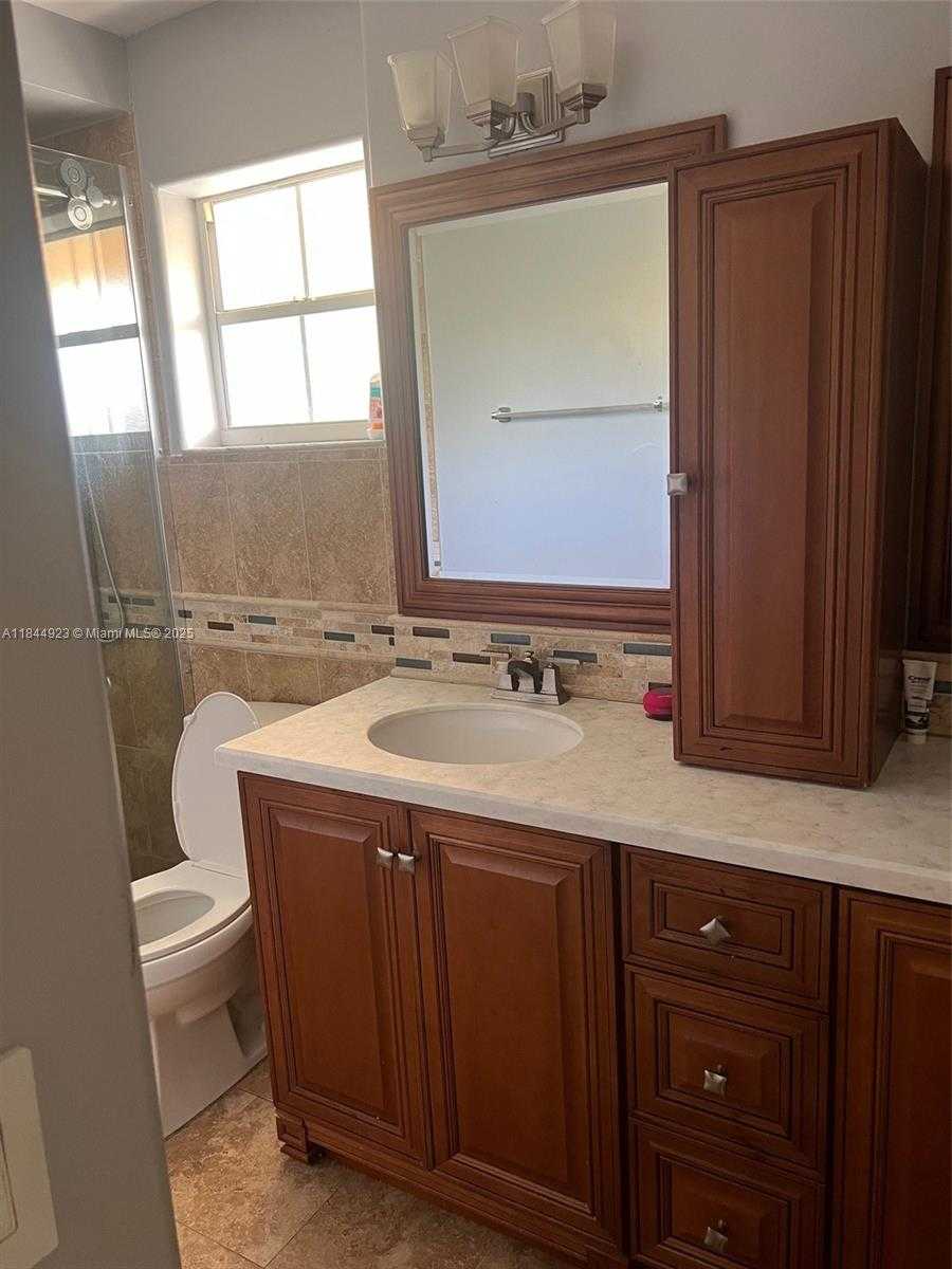 Small Image of 9410 SOUTH WEST 212TH TER, Cutler Bay Number 8