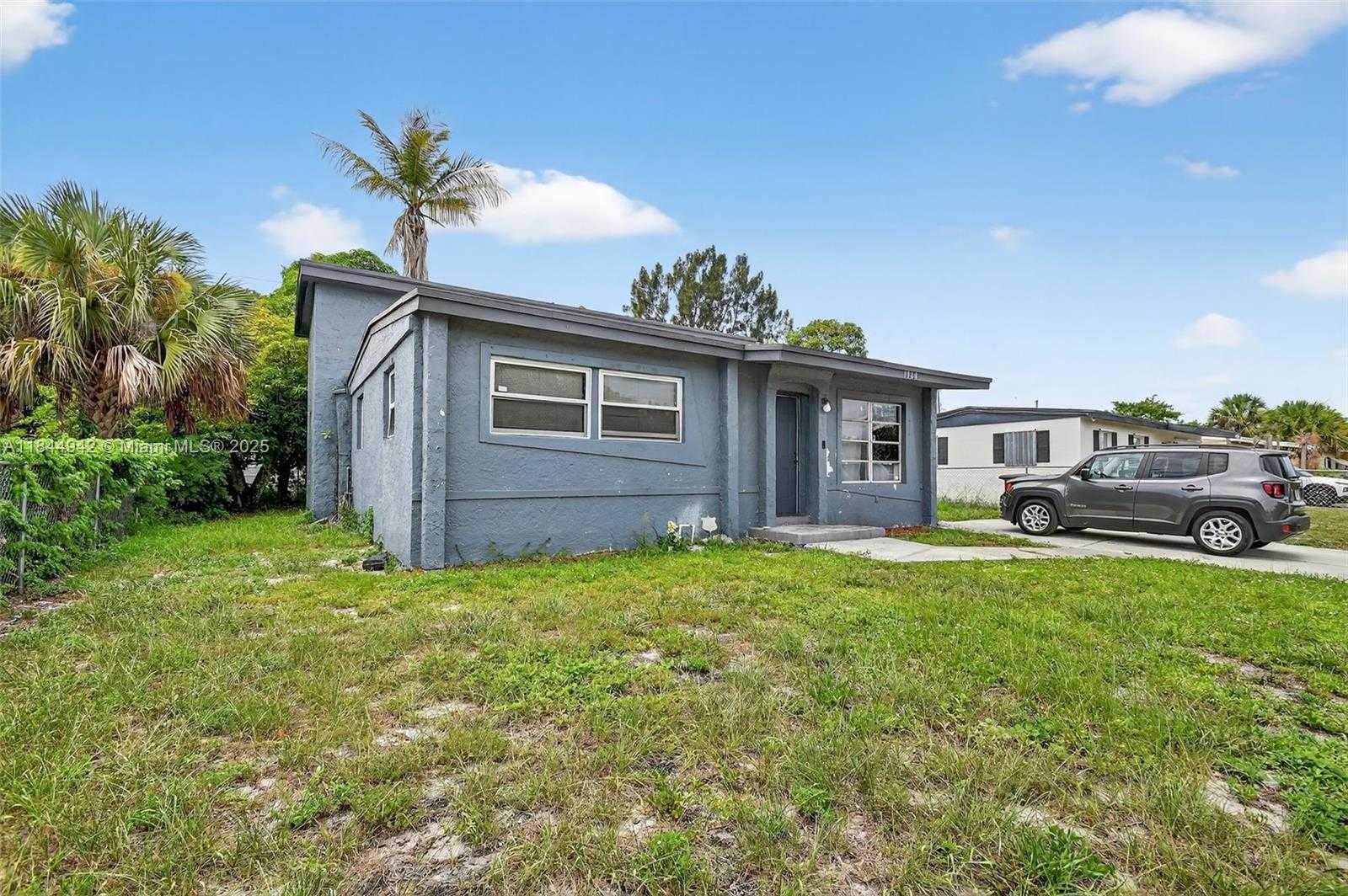 Small Image of 1368 11TH ST, West Palm Beach Number 2