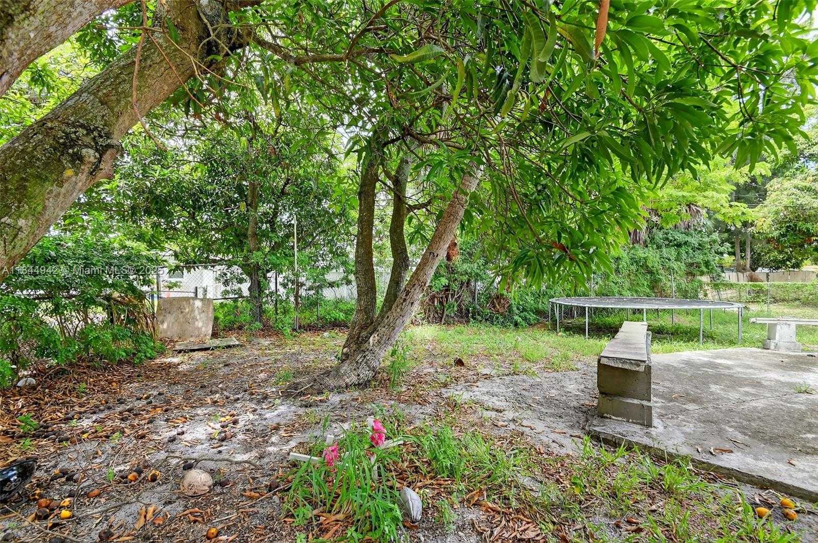 Small Image of 1368 11TH ST, West Palm Beach Number 5