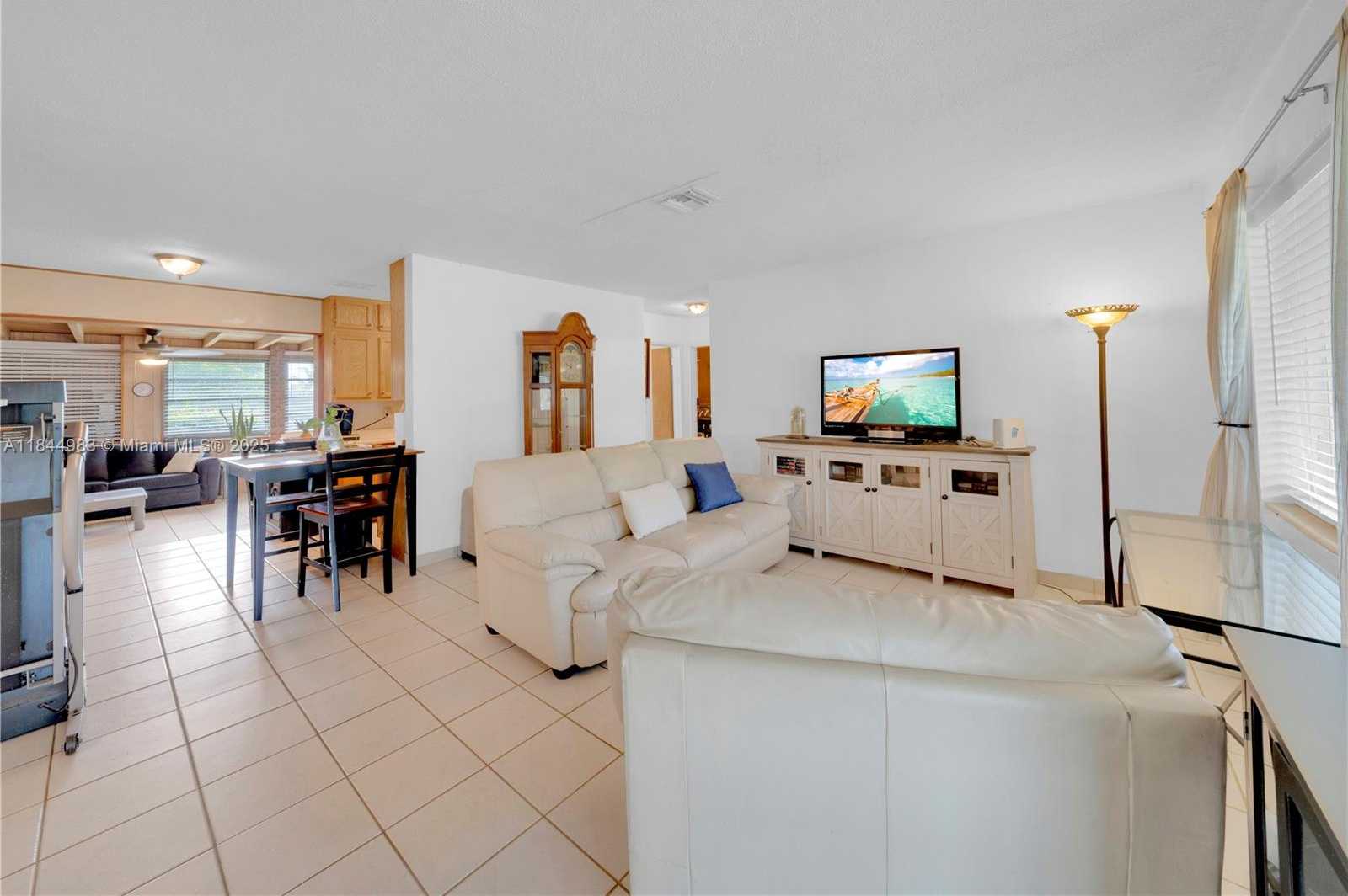 Small Image of 9880 JAMAICA DR, Cutler Bay Number 10