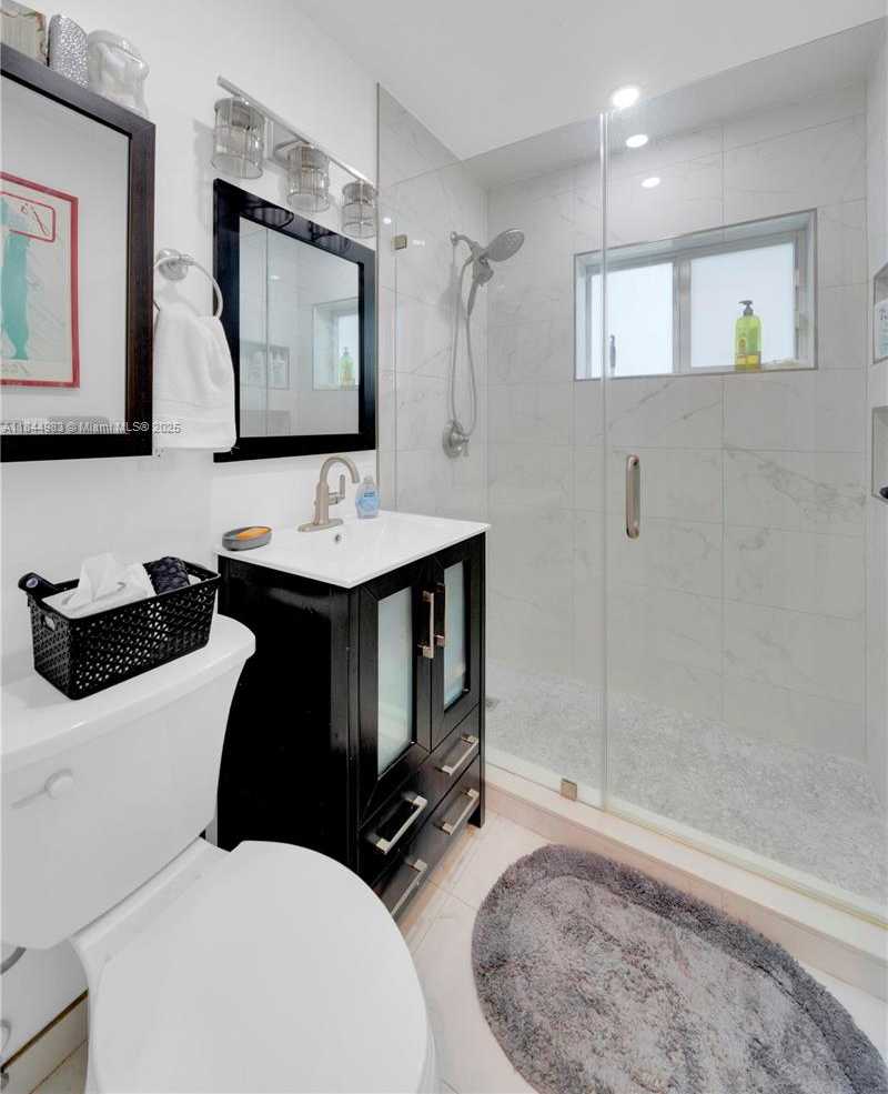 Small Image of 9880 JAMAICA DR, Cutler Bay Number 12