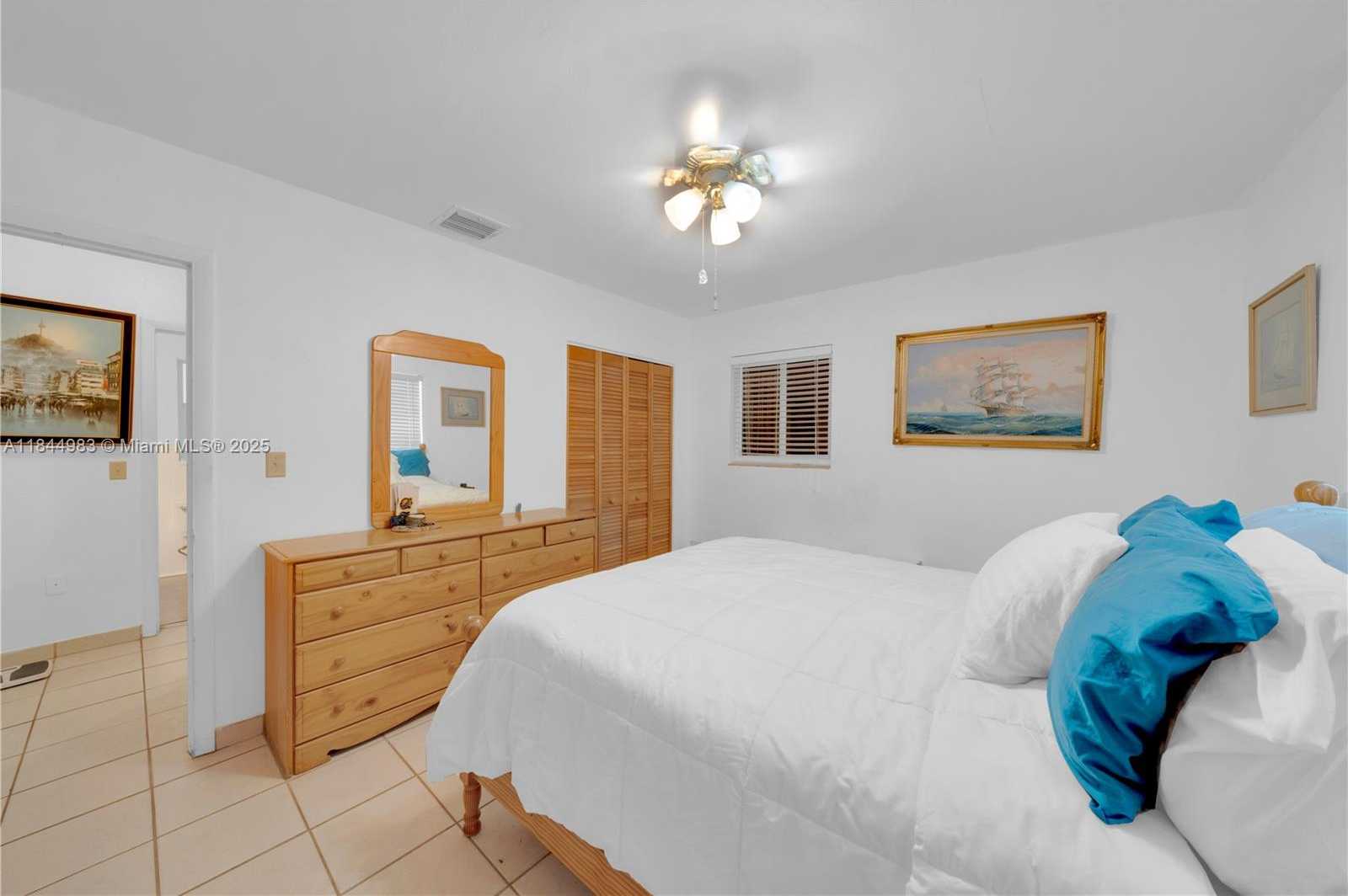 Small Image of 9880 JAMAICA DR, Cutler Bay Number 16
