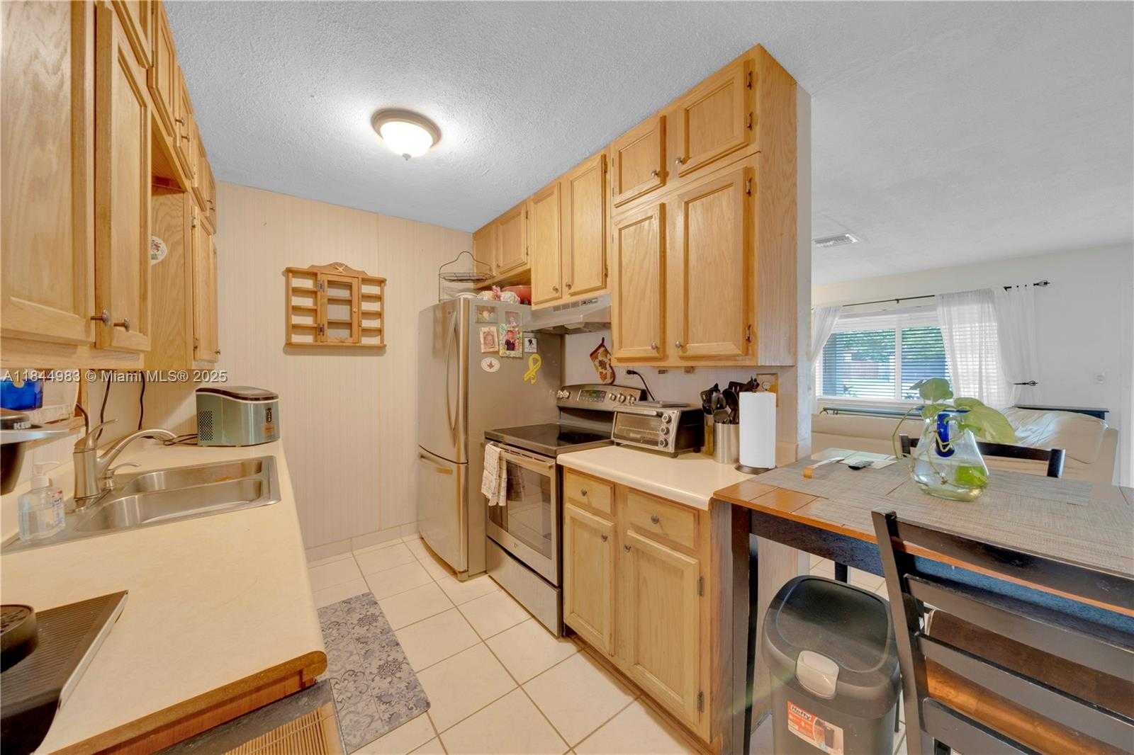 Small Image of 9880 JAMAICA DR, Cutler Bay Number 17