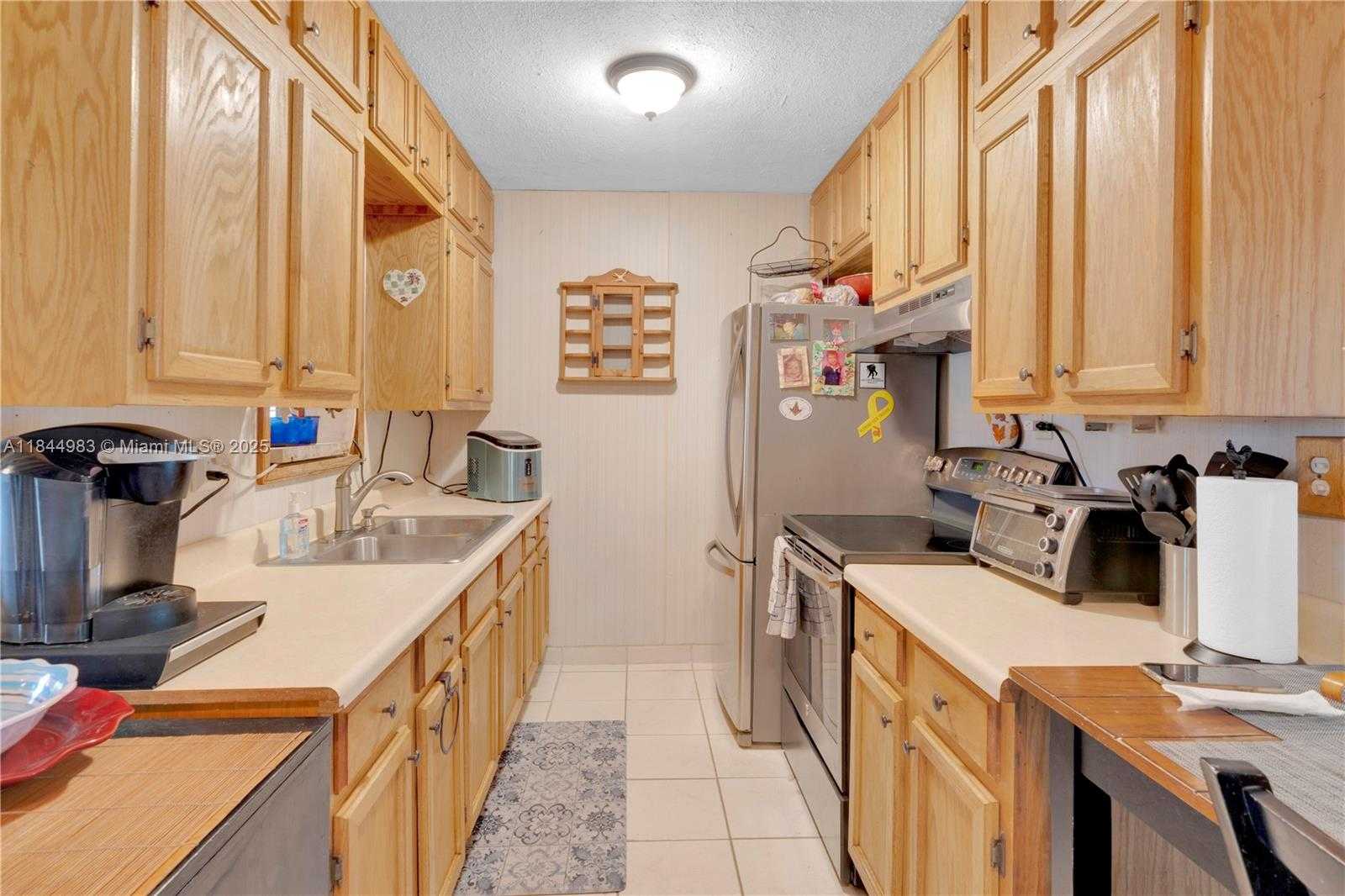 Small Image of 9880 JAMAICA DR, Cutler Bay Number 18