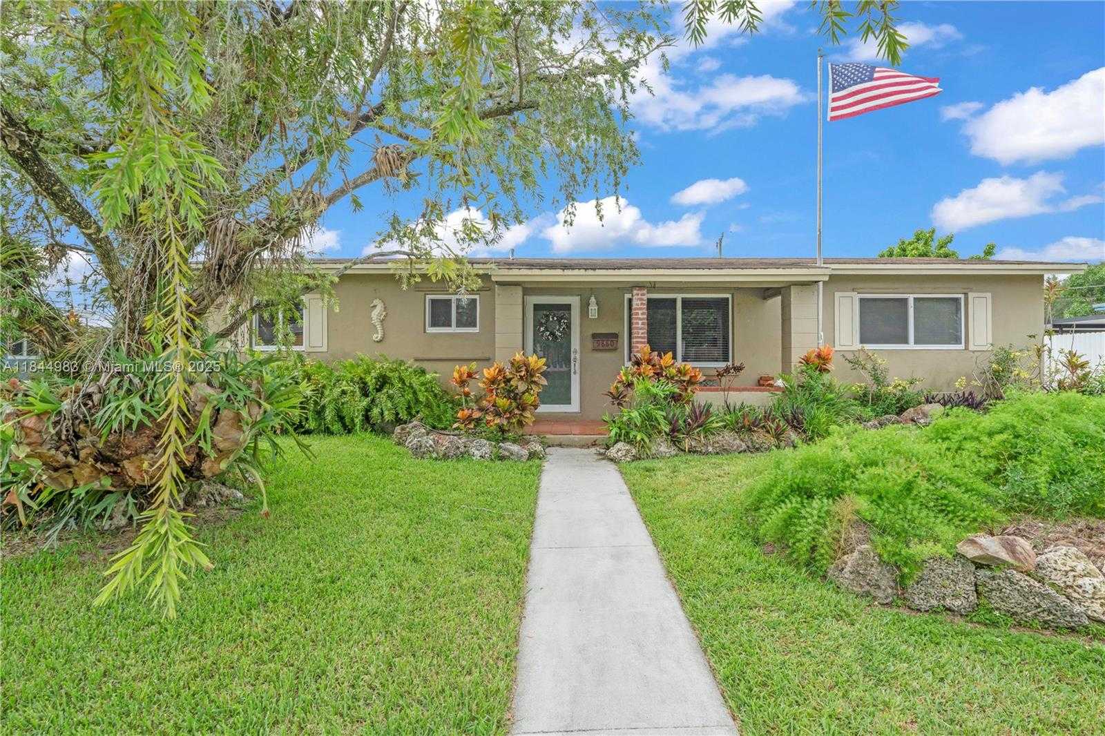 Small Image of 9880 JAMAICA DR, Cutler Bay Number 2