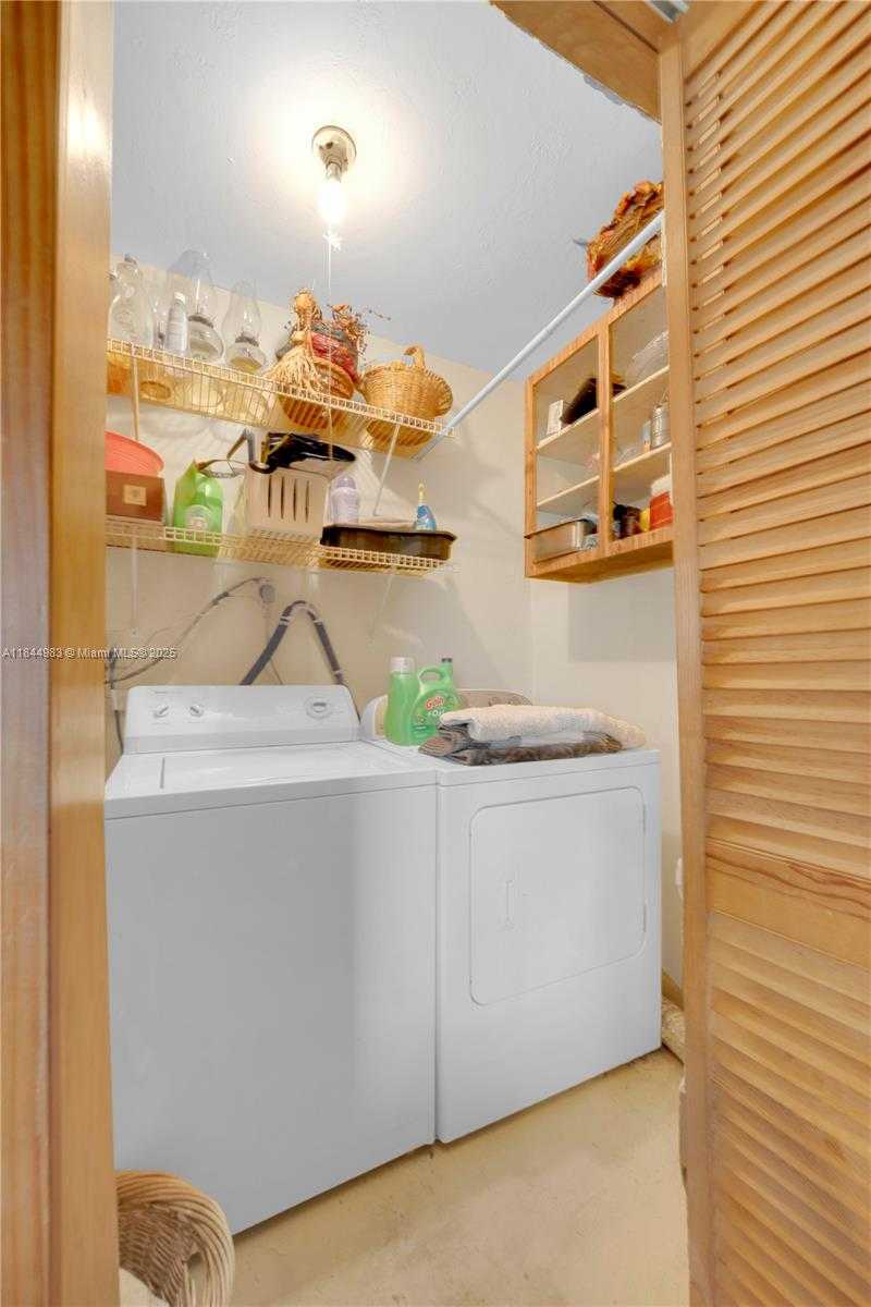 Small Image of 9880 JAMAICA DR, Cutler Bay Number 21
