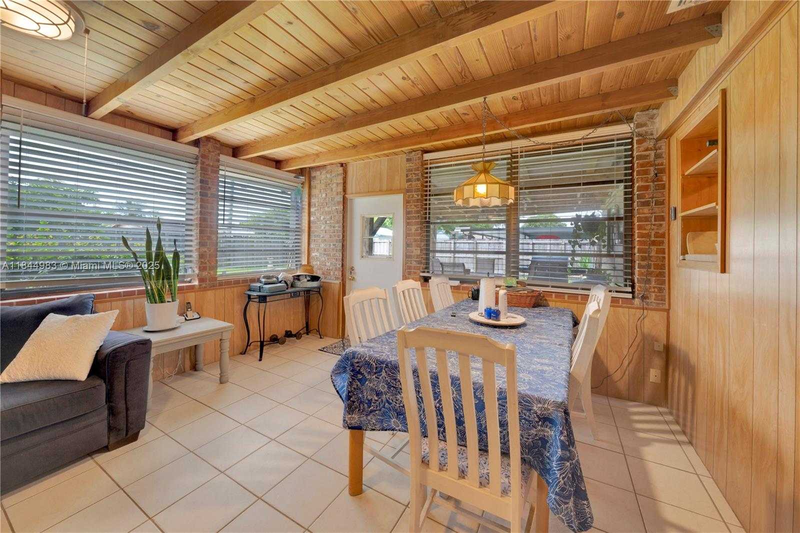 Small Image of 9880 JAMAICA DR, Cutler Bay Number 23