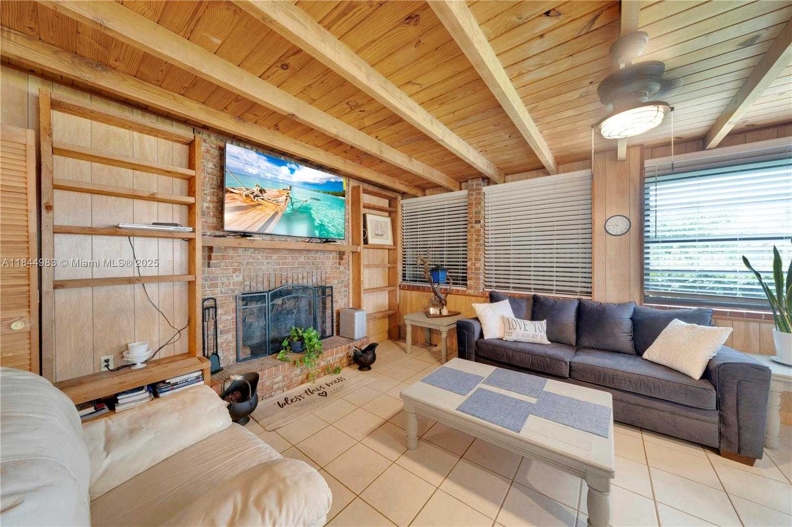 Small Image of 9880 JAMAICA DR, Cutler Bay Number 25