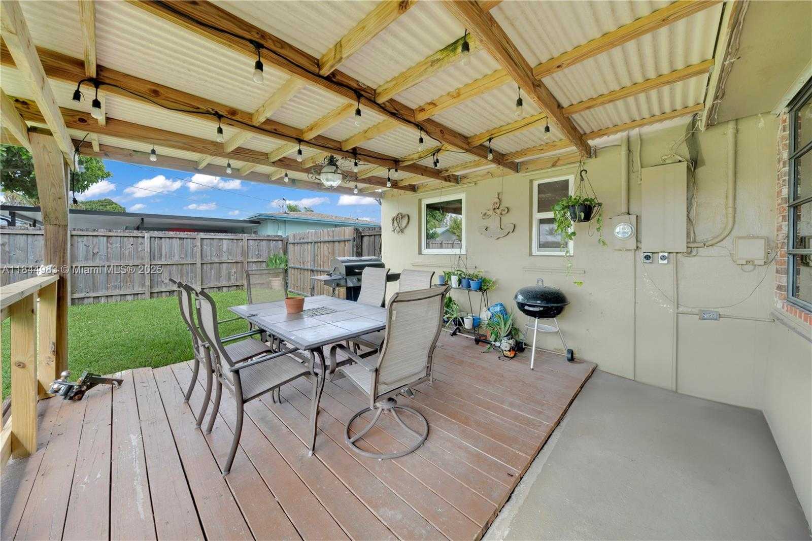 Small Image of 9880 JAMAICA DR, Cutler Bay Number 28