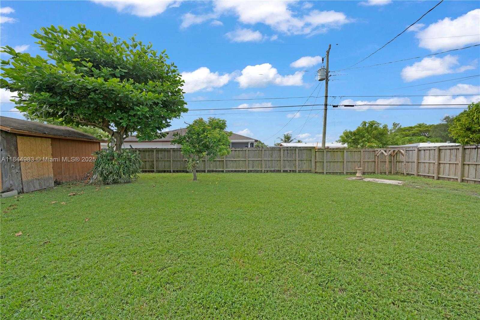 Small Image of 9880 JAMAICA DR, Cutler Bay Number 29