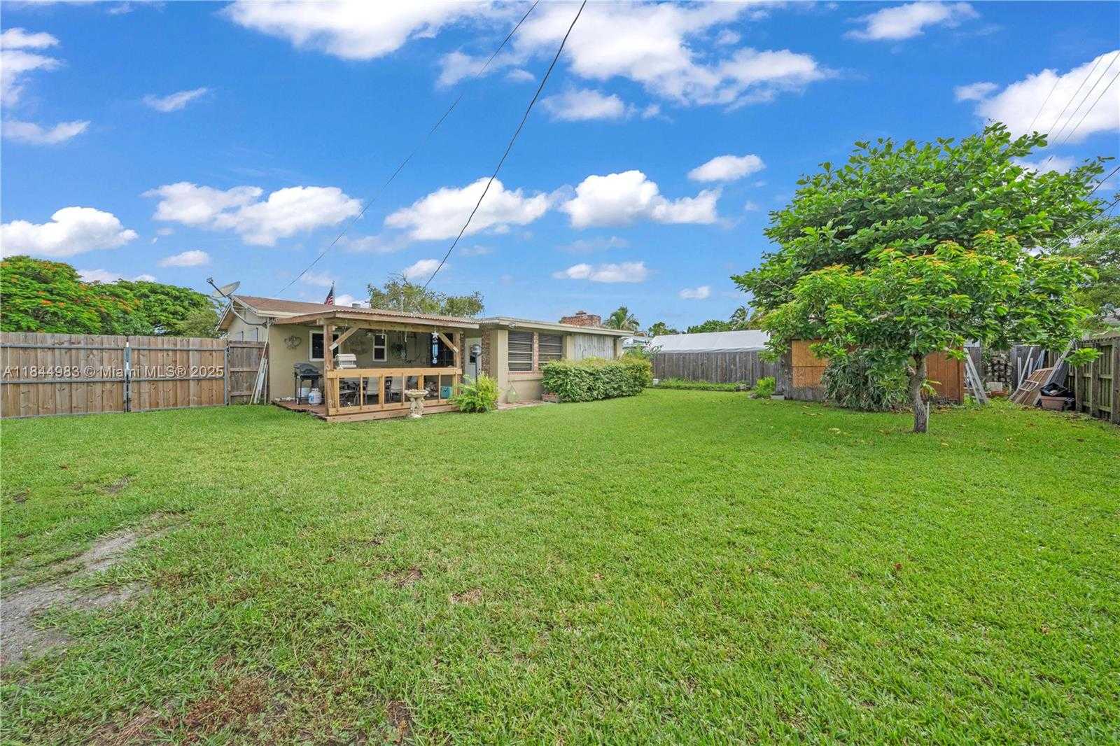 Small Image of 9880 JAMAICA DR, Cutler Bay Number 31