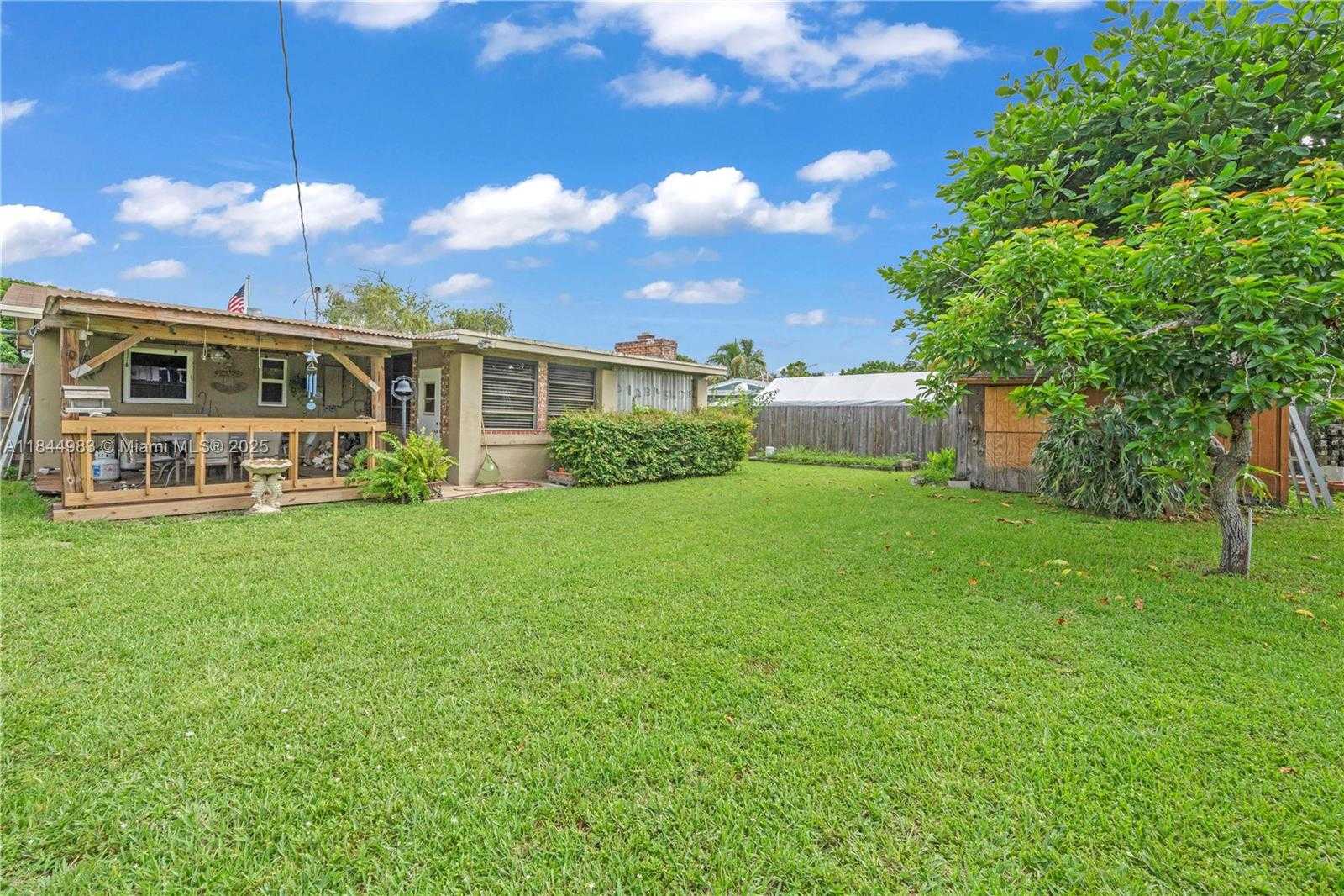 Small Image of 9880 JAMAICA DR, Cutler Bay Number 32
