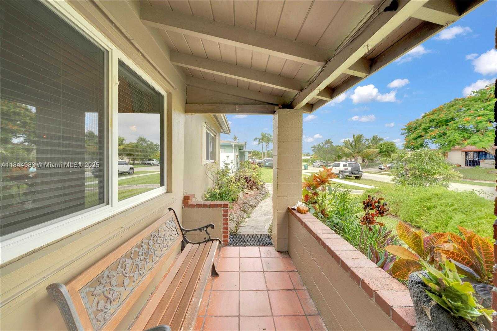 Small Image of 9880 JAMAICA DR, Cutler Bay Number 7